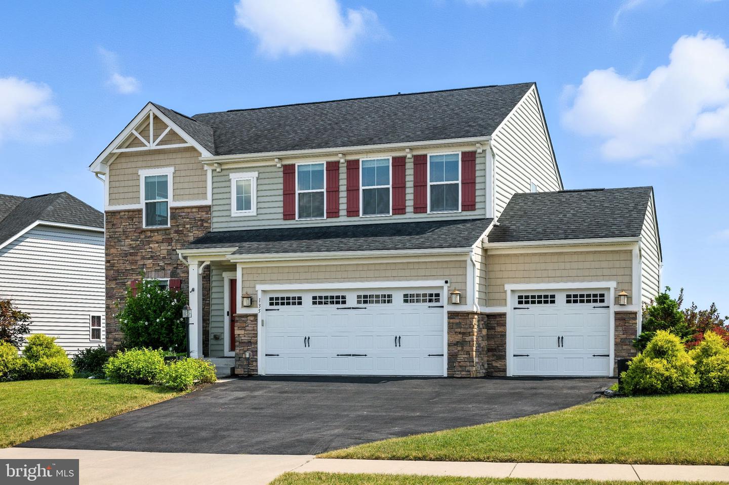135 SKIPPER DR, LAKE FREDERICK, Virginia 22630, 4 Bedrooms Bedrooms, ,3 BathroomsBathrooms,Residential,For sale,135 SKIPPER DR,VAFV2035790 MLS # VAFV2035790