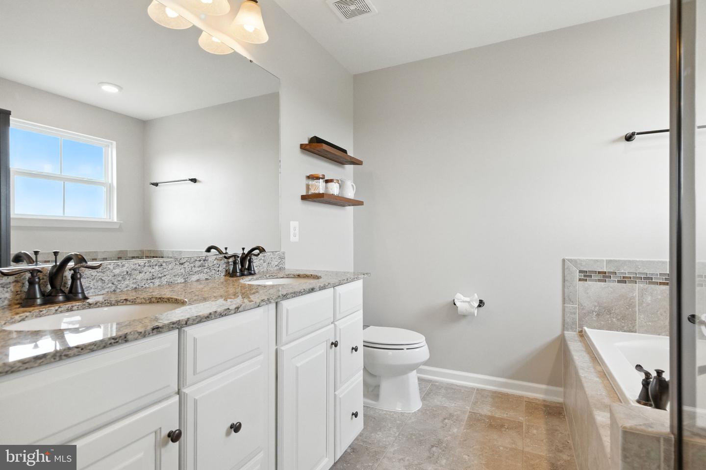 135 SKIPPER DR, LAKE FREDERICK, Virginia 22630, 4 Bedrooms Bedrooms, ,3 BathroomsBathrooms,Residential,For sale,135 SKIPPER DR,VAFV2035790 MLS # VAFV2035790