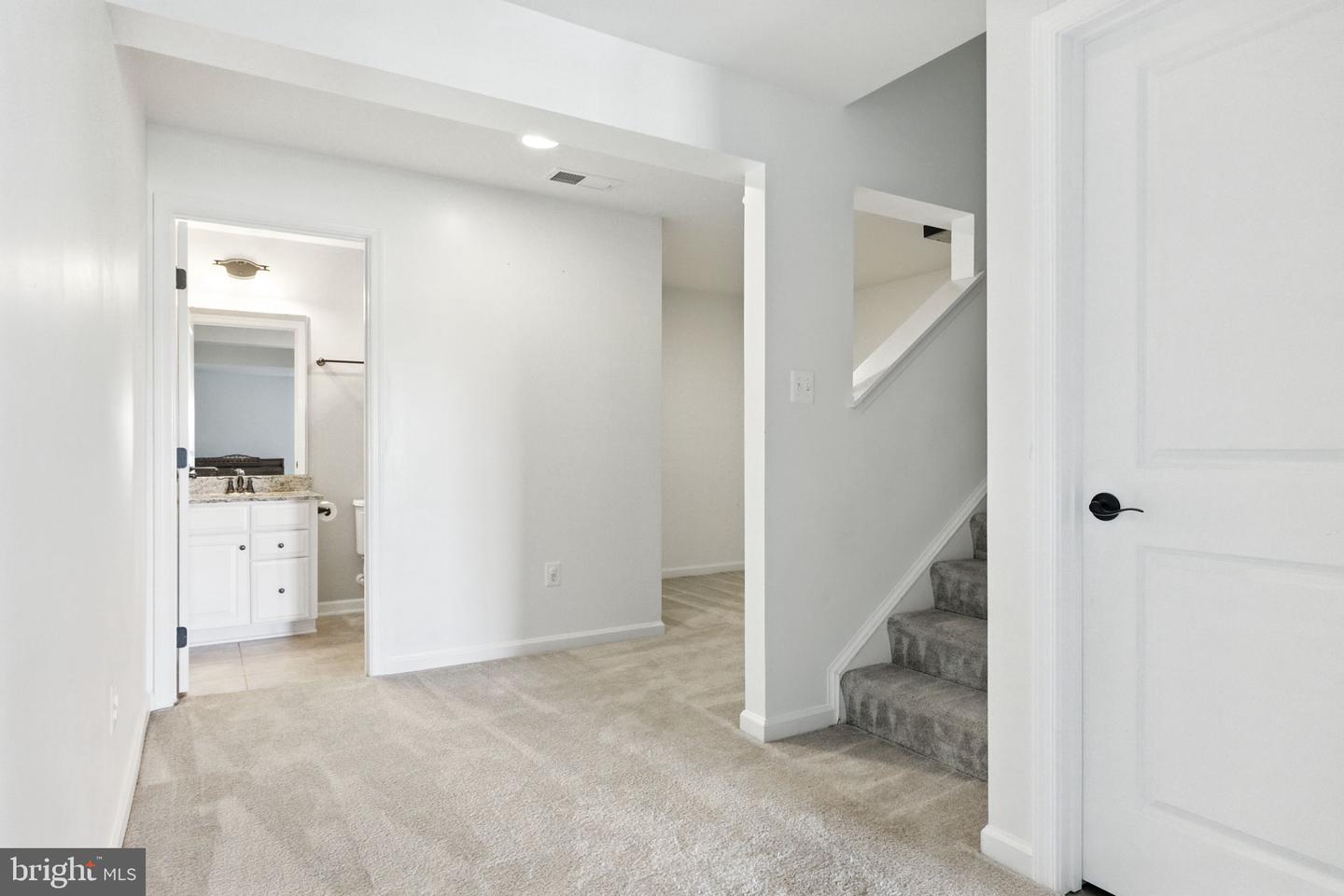 135 SKIPPER DR, LAKE FREDERICK, Virginia 22630, 4 Bedrooms Bedrooms, ,3 BathroomsBathrooms,Residential,For sale,135 SKIPPER DR,VAFV2035790 MLS # VAFV2035790