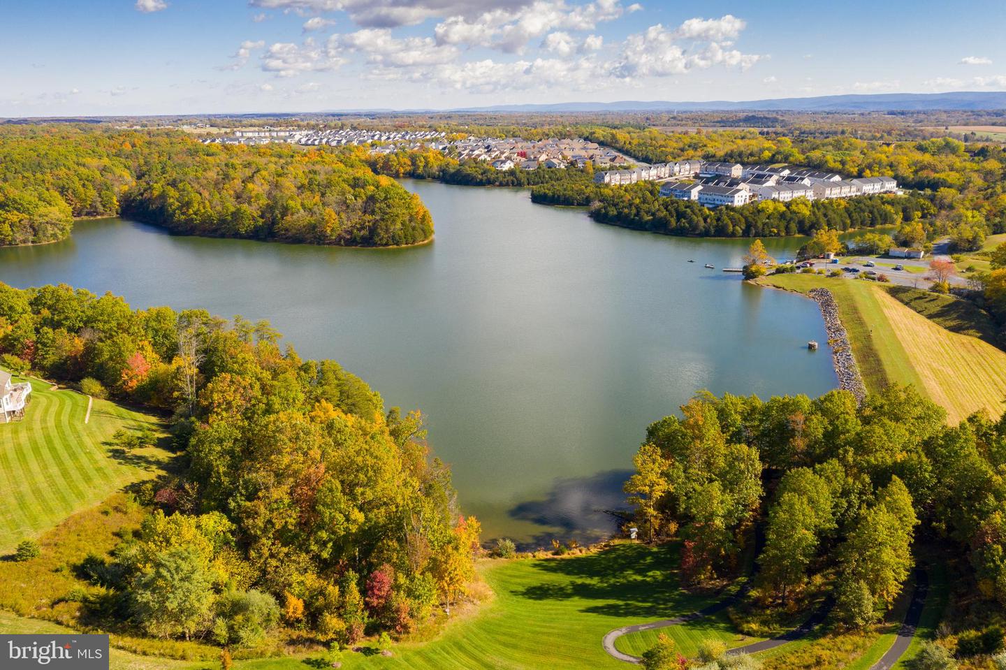 135 SKIPPER DR, LAKE FREDERICK, Virginia 22630, 4 Bedrooms Bedrooms, ,3 BathroomsBathrooms,Residential,For sale,135 SKIPPER DR,VAFV2035790 MLS # VAFV2035790