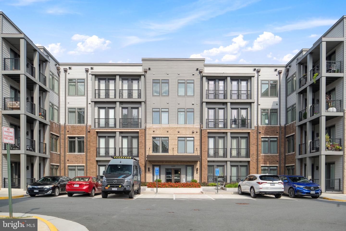 1669 BANDIT LOOP #101A, RESTON, Virginia 20190, 2 Bedrooms Bedrooms, ,2 BathroomsBathrooms,Residential,For sale,1669 BANDIT LOOP #101A,VAFX2258670 MLS # VAFX2258670