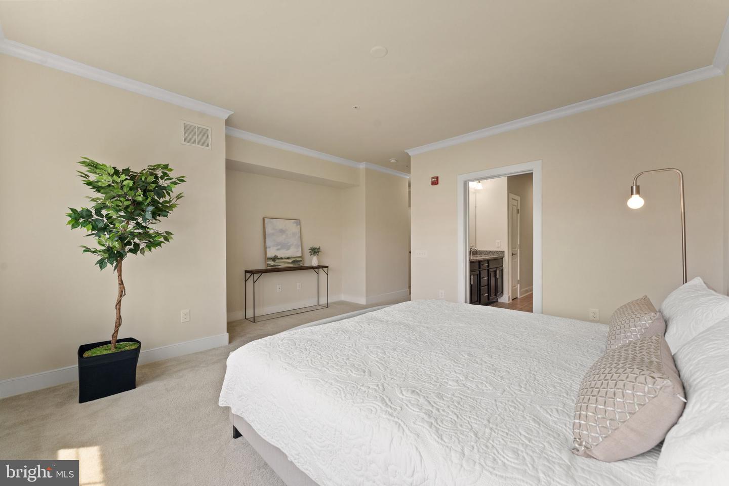 9523 BASTILLE ST #305, FAIRFAX, Virginia 22031, 2 Bedrooms Bedrooms, 5 Rooms Rooms,2 BathroomsBathrooms,Residential,For sale,9523 BASTILLE ST #305,VAFX2258556 MLS # VAFX2258556