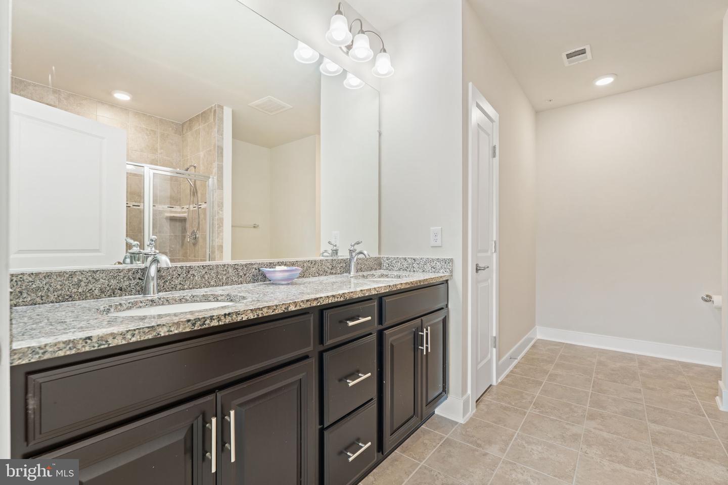 9523 BASTILLE ST #305, FAIRFAX, Virginia 22031, 2 Bedrooms Bedrooms, 5 Rooms Rooms,2 BathroomsBathrooms,Residential,For sale,9523 BASTILLE ST #305,VAFX2258556 MLS # VAFX2258556
