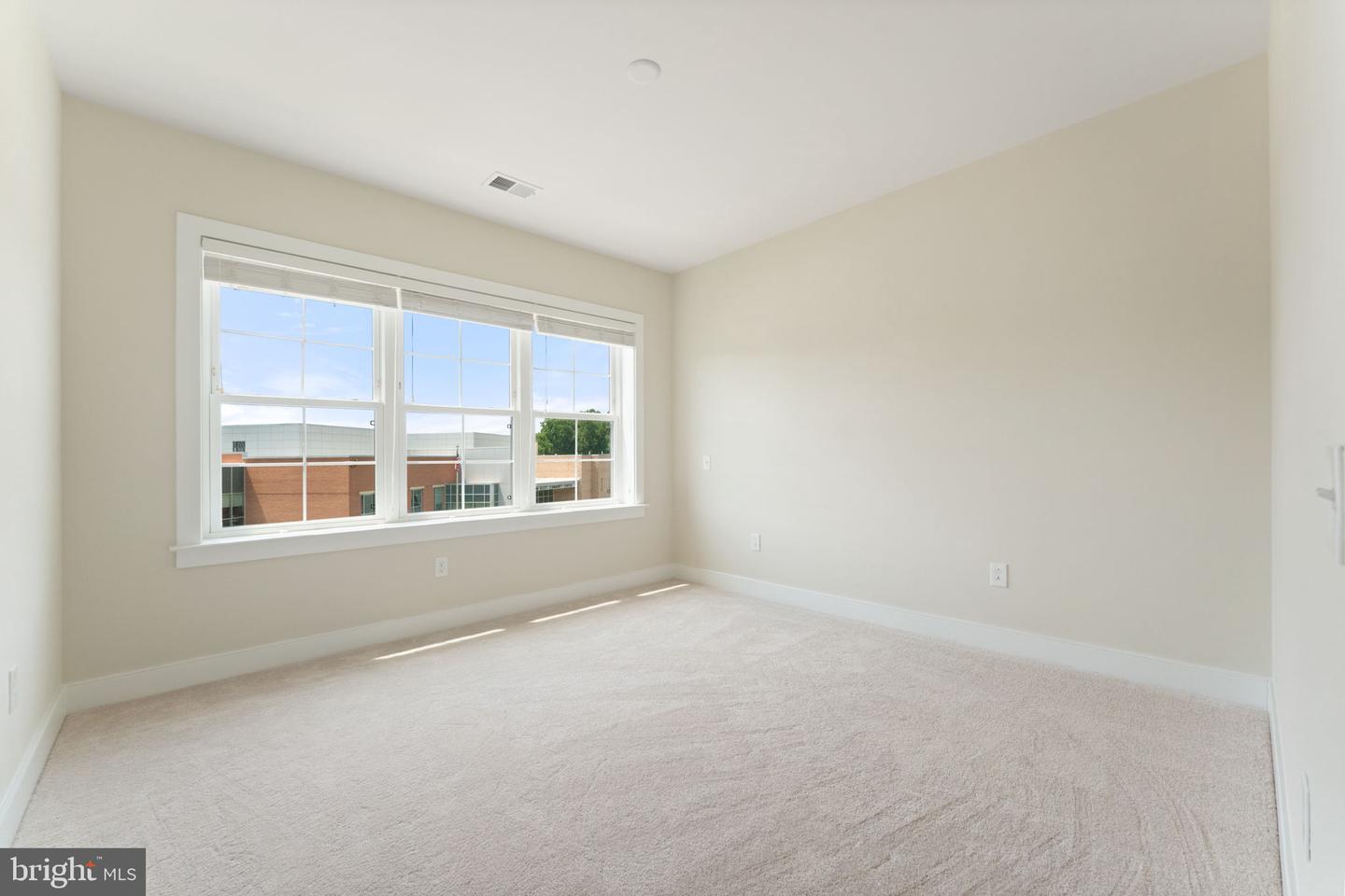 9523 BASTILLE ST #305, FAIRFAX, Virginia 22031, 2 Bedrooms Bedrooms, 5 Rooms Rooms,2 BathroomsBathrooms,Residential,For sale,9523 BASTILLE ST #305,VAFX2258556 MLS # VAFX2258556