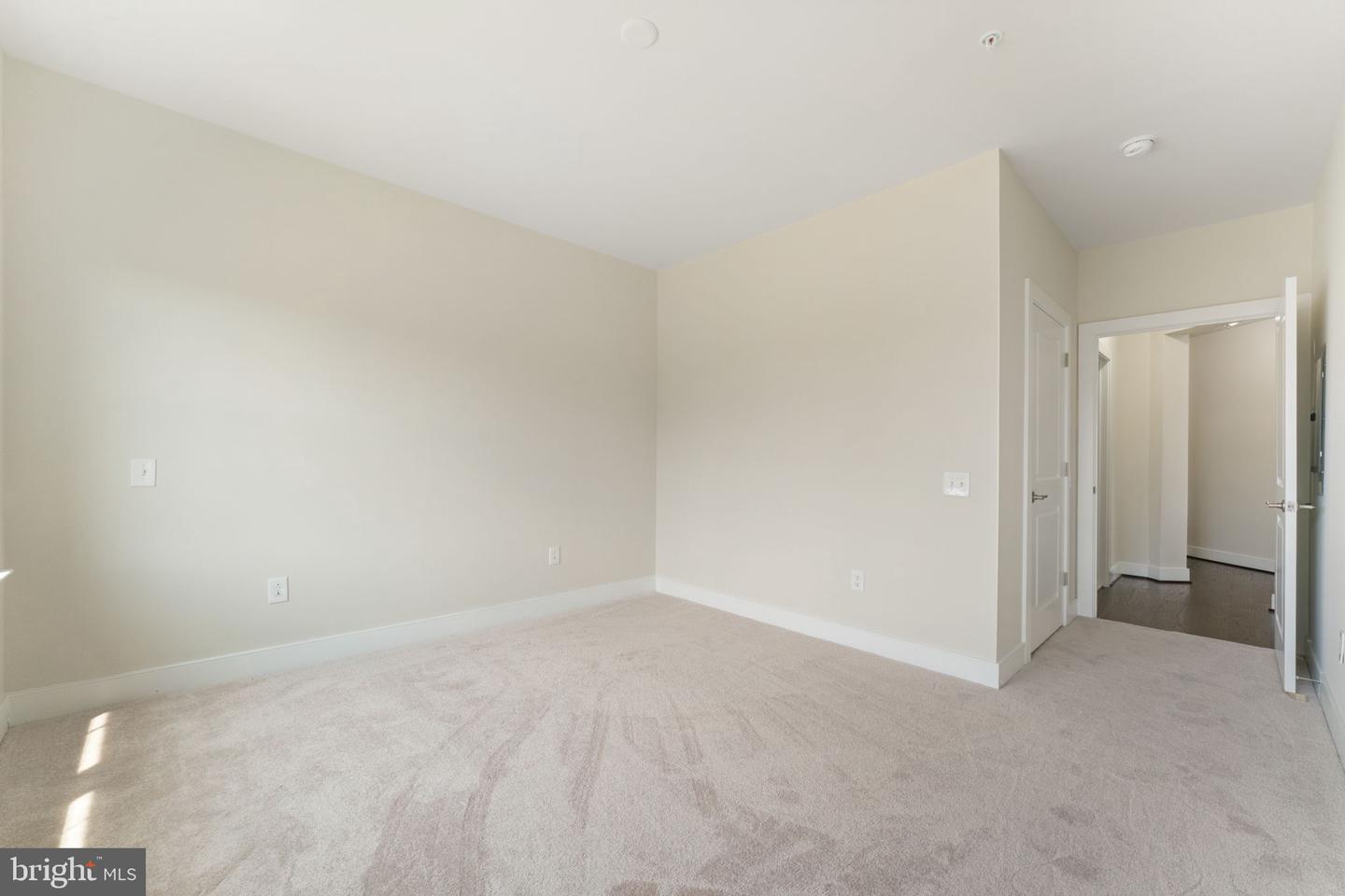 9523 BASTILLE ST #305, FAIRFAX, Virginia 22031, 2 Bedrooms Bedrooms, 5 Rooms Rooms,2 BathroomsBathrooms,Residential,For sale,9523 BASTILLE ST #305,VAFX2258556 MLS # VAFX2258556