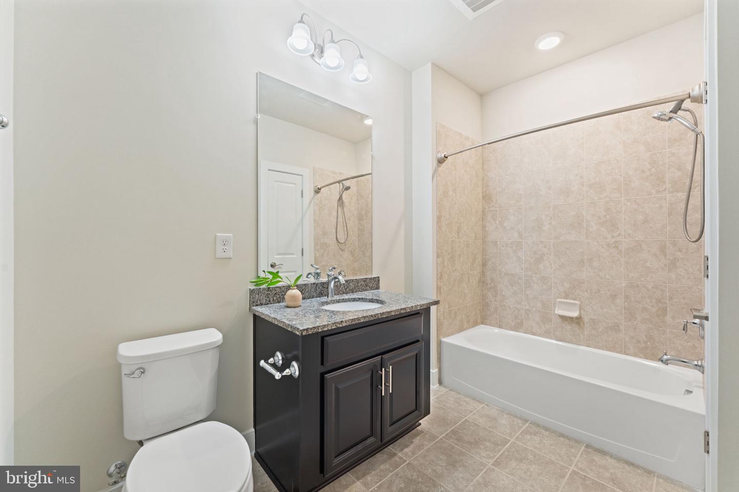 9523 BASTILLE ST #305, FAIRFAX, Virginia 22031, 2 Bedrooms Bedrooms, 5 Rooms Rooms,2 BathroomsBathrooms,Residential,For sale,9523 BASTILLE ST #305,VAFX2258556 MLS # VAFX2258556