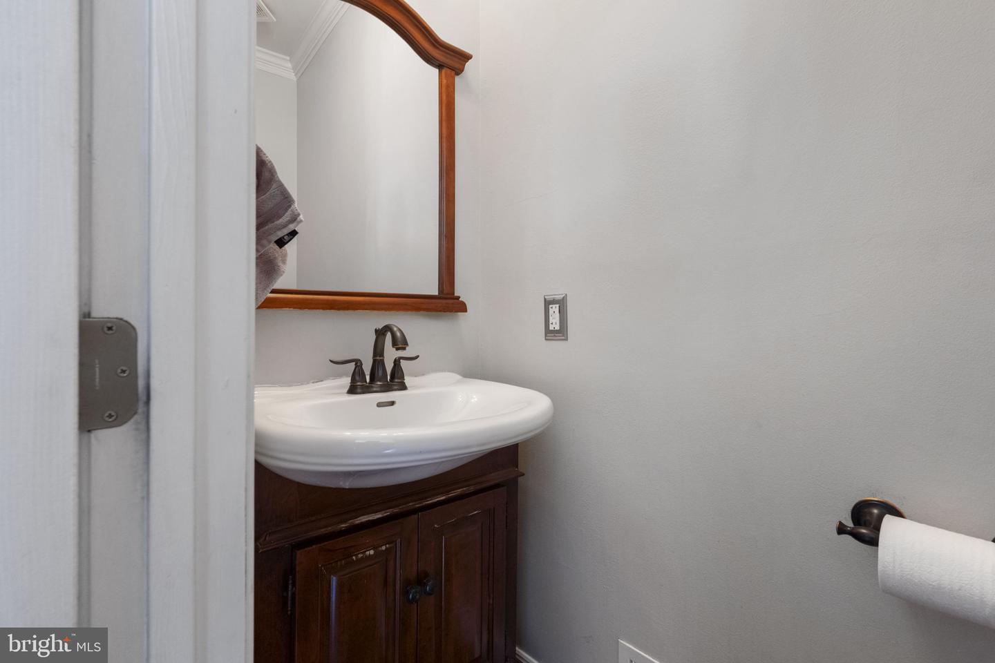 608 TALMADGE CT SE, LEESBURG, Virginia 20175, 4 Bedrooms Bedrooms, 8 Rooms Rooms,3 BathroomsBathrooms,Residential,For sale,608 TALMADGE CT SE,VALO2103558 MLS # VALO2103558