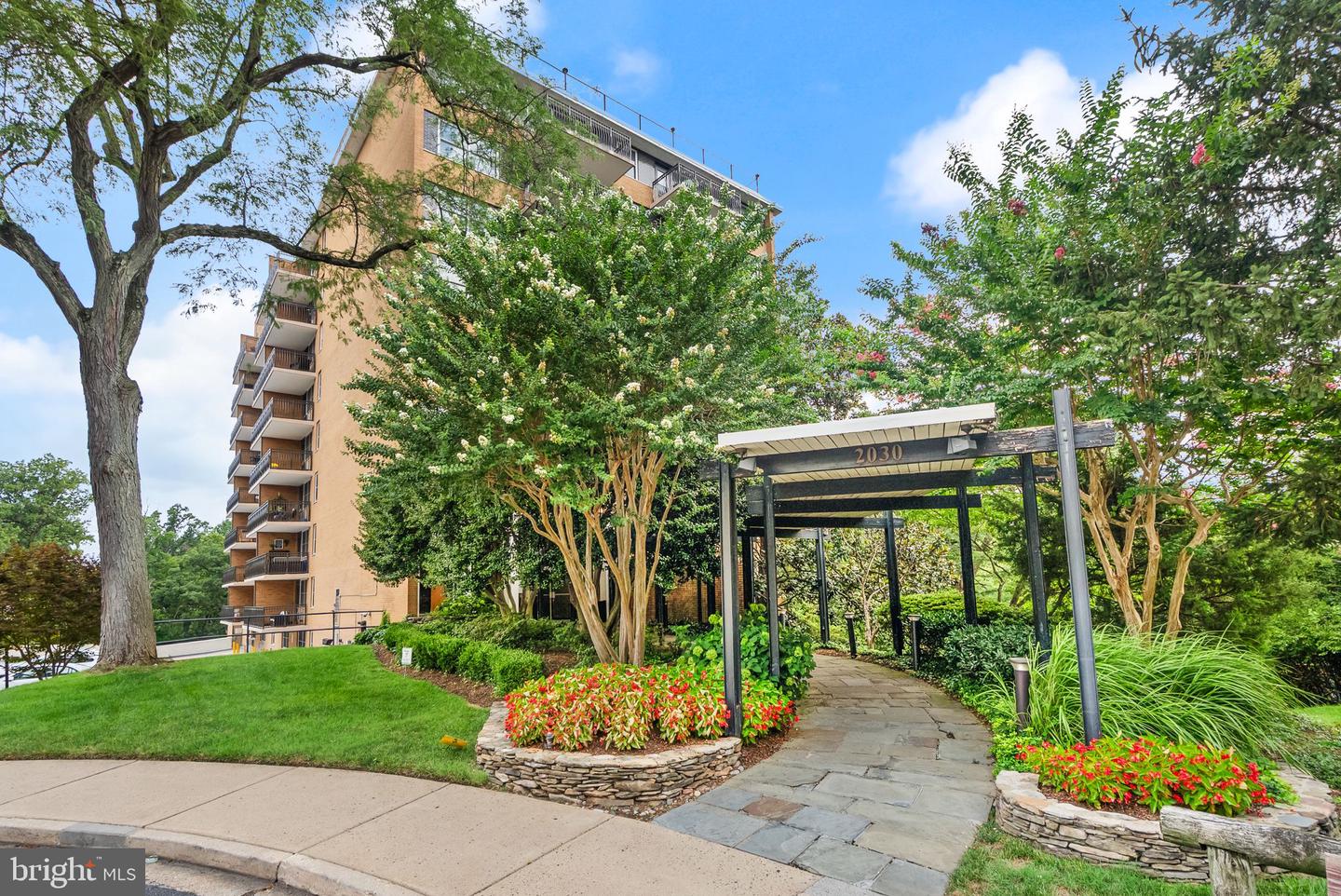 2030 N ADAMS ST #911, ARLINGTON, Virginia 22201, 1 Bedroom Bedrooms, ,1 BathroomBathrooms,Residential,For sale,2030 N ADAMS ST #911,VAAR2061652 MLS # VAAR2061652