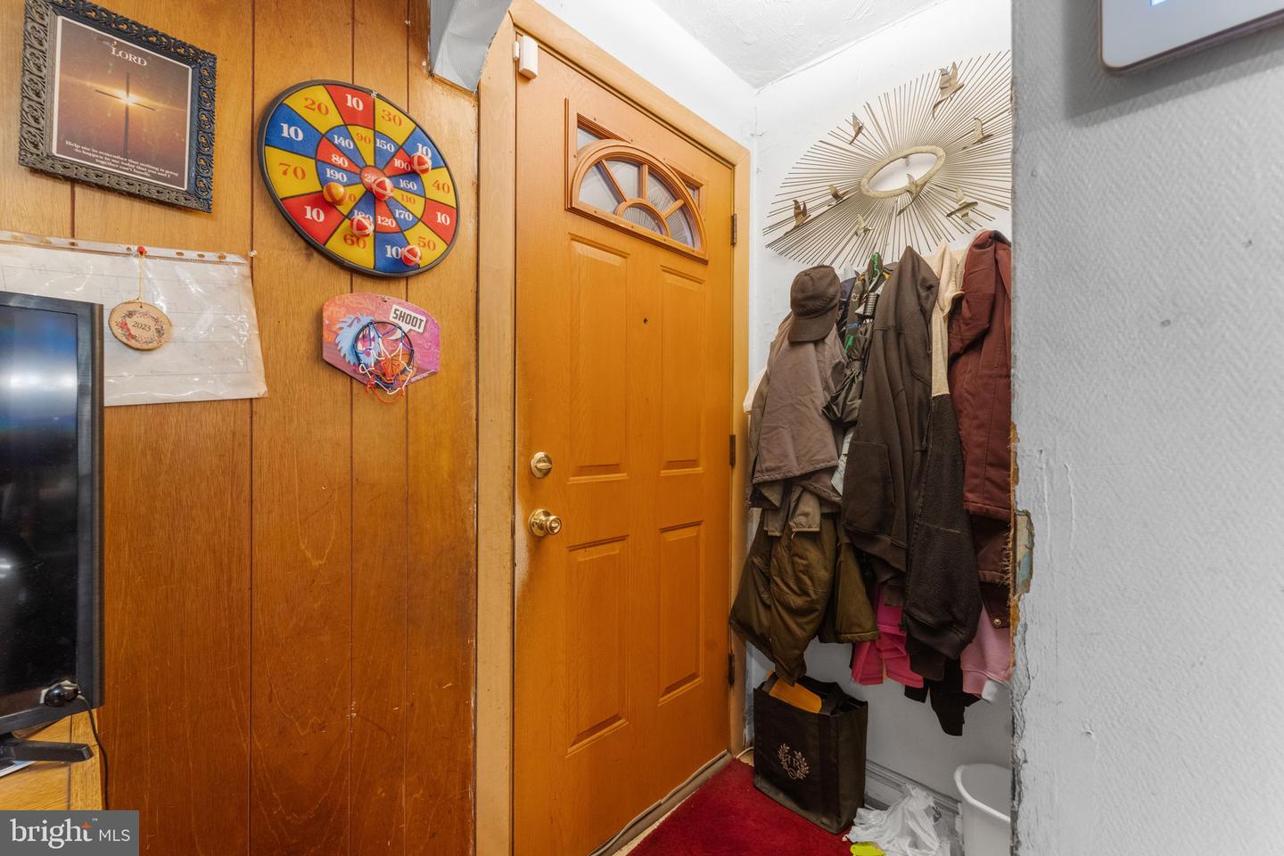 109 CLIFFORD AVE, ALEXANDRIA, Virginia 22305, 2 Bedrooms Bedrooms, ,1 BathroomBathrooms,Residential,For sale,109 CLIFFORD AVE,VAAX2048092 MLS # VAAX2048092