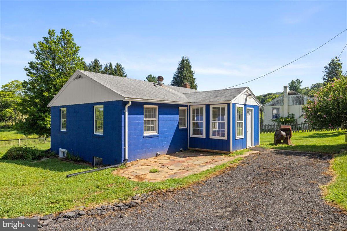 13118 FURNACE MOUNTAIN RD, LOVETTSVILLE, Virginia 20180, 3 Bedrooms Bedrooms, ,2 BathroomsBathrooms,Residential,For sale,13118 FURNACE MOUNTAIN RD,VALO2103612 MLS # VALO2103612