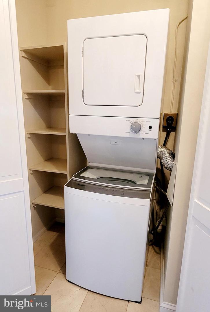 205 YOAKUM PKWY #916, ALEXANDRIA, Virginia 22304, 1 Bedroom Bedrooms, ,1 BathroomBathrooms,Residential,For sale,205 YOAKUM PKWY #916,VAAX2048098 MLS # VAAX2048098