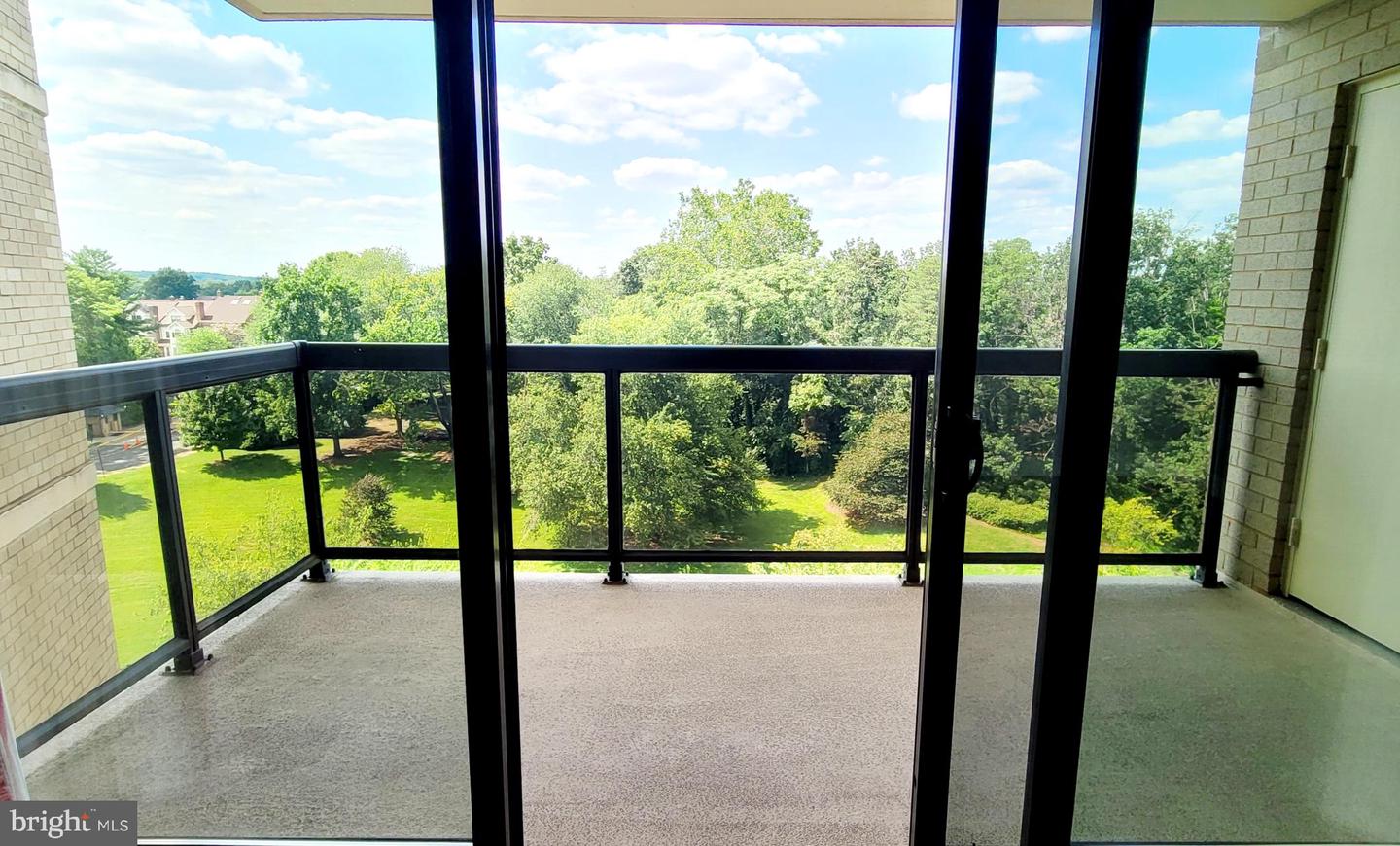 205 YOAKUM PKWY #916, ALEXANDRIA, Virginia 22304, 1 Bedroom Bedrooms, ,1 BathroomBathrooms,Residential,For sale,205 YOAKUM PKWY #916,VAAX2048098 MLS # VAAX2048098