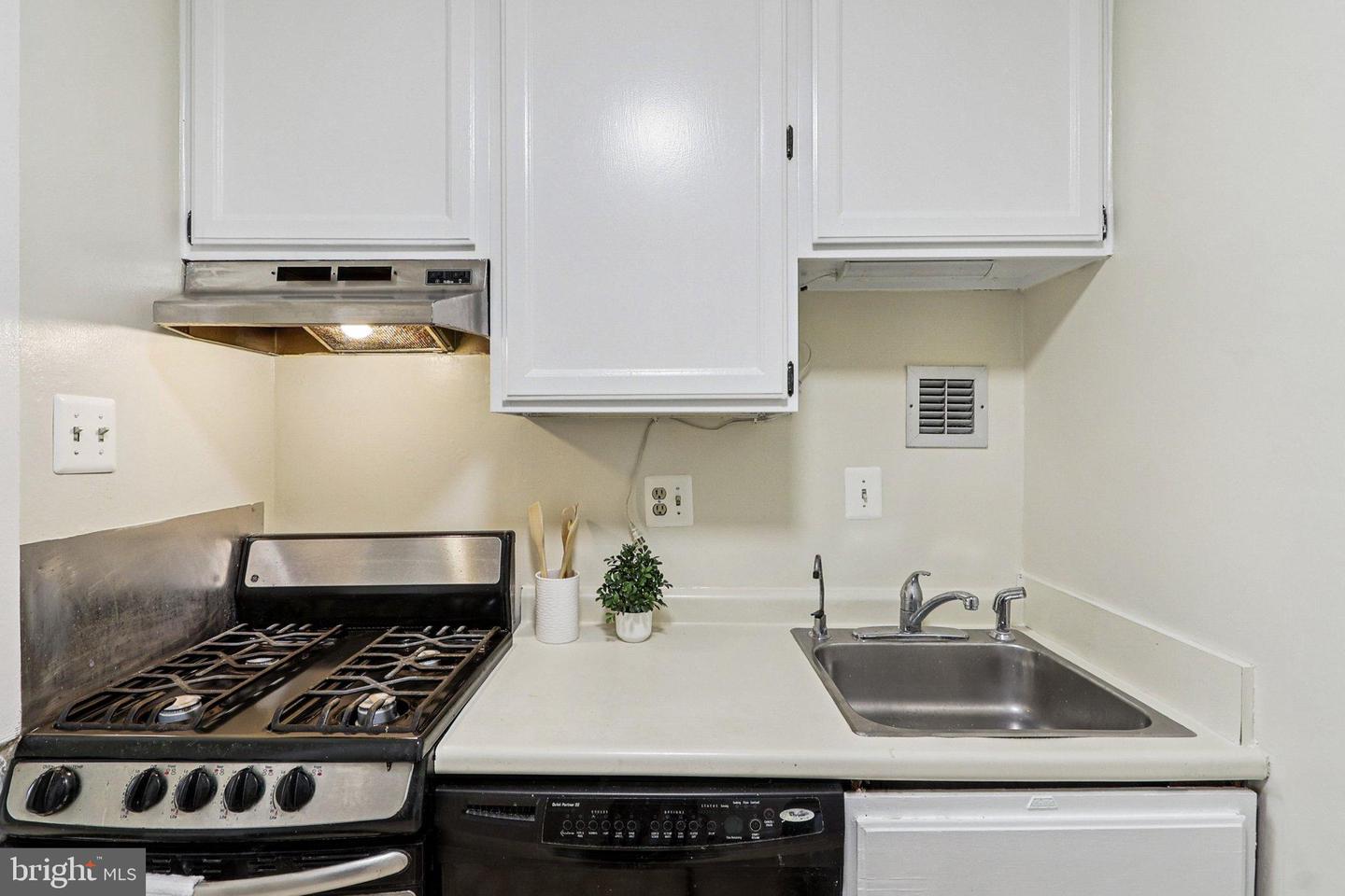 1111 ARLINGTON BLVD #431, ARLINGTON, Virginia 22209, 2 Bedrooms Bedrooms, ,1 BathroomBathrooms,Residential,For sale,1111 ARLINGTON BLVD #431,VAAR2061686 MLS # VAAR2061686