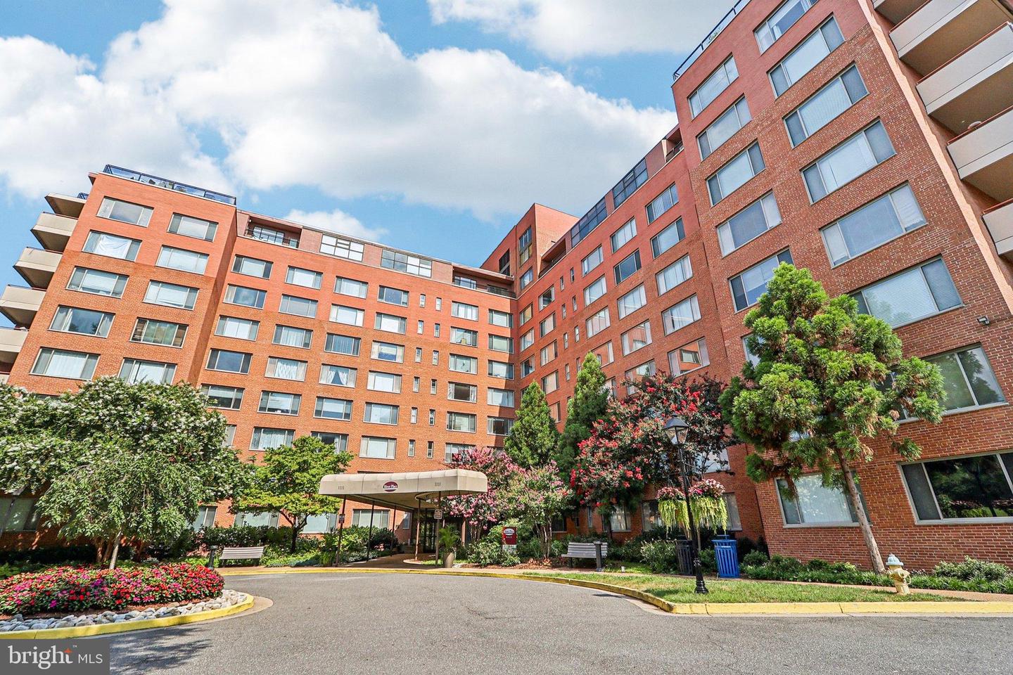 1111 ARLINGTON BLVD #431, ARLINGTON, Virginia 22209, 2 Bedrooms Bedrooms, ,1 BathroomBathrooms,Residential,For sale,1111 ARLINGTON BLVD #431,VAAR2061686 MLS # VAAR2061686
