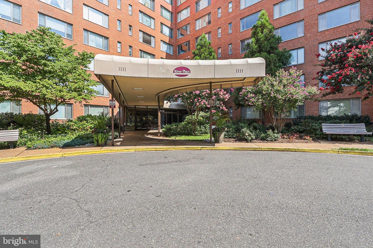 1111 ARLINGTON BLVD #431, ARLINGTON, Virginia 22209, 2 Bedrooms Bedrooms, ,1 BathroomBathrooms,Residential,For sale,1111 ARLINGTON BLVD #431,VAAR2061686 MLS # VAAR2061686