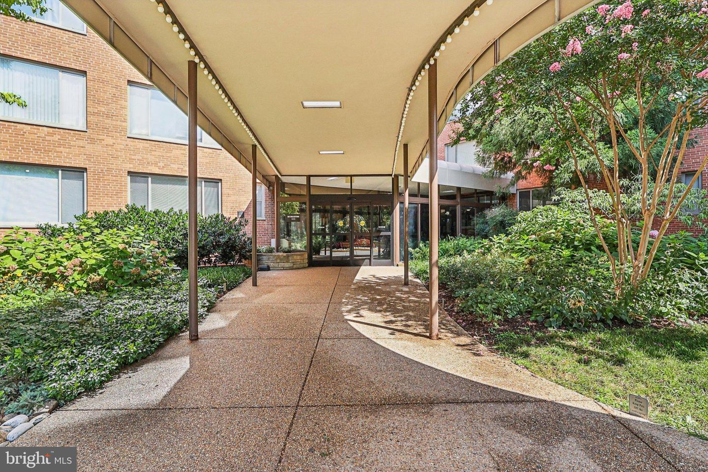 1111 ARLINGTON BLVD #431, ARLINGTON, Virginia 22209, 2 Bedrooms Bedrooms, ,1 BathroomBathrooms,Residential,For sale,1111 ARLINGTON BLVD #431,VAAR2061686 MLS # VAAR2061686