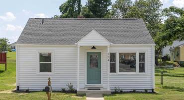 104 EAST AVE, STAUNTON, Virginia 24401, 2 Bedrooms Bedrooms, ,1 BathroomBathrooms,Residential,104 EAST AVE,666623 MLS # 666623