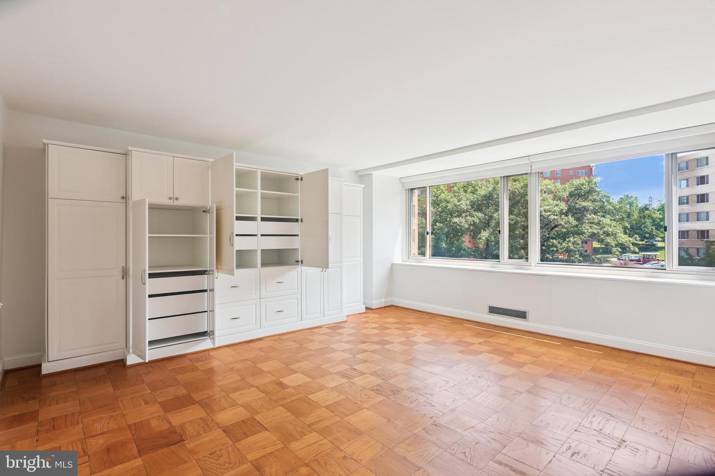 4101 CATHEDRAL AVE NW #917, WASHINGTON, District Of Columbia 20016, 2 Bedrooms Bedrooms, ,2 BathroomsBathrooms,Residential,For sale,4101 CATHEDRAL AVE NW #917,DCDC2213216 MLS # DCDC2213216
