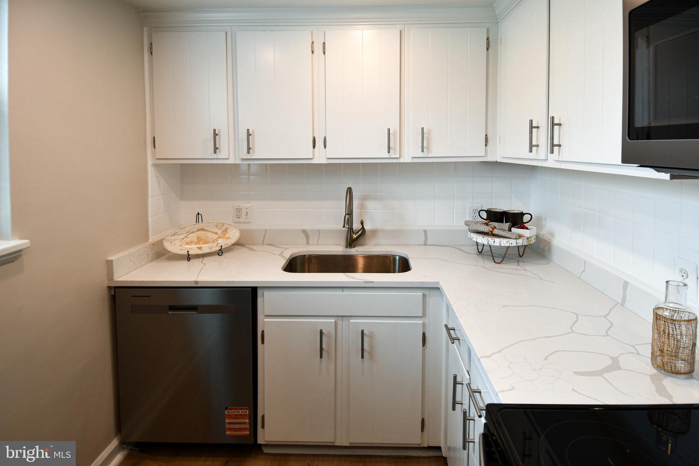 4437 S 36TH ST S #B1, ARLINGTON, Virginia 22206, 1 Bedroom Bedrooms, 4 Rooms Rooms,1 BathroomBathrooms,Residential,For sale,4437 S 36TH ST S #B1,VAAR2061750 MLS # VAAR2061750