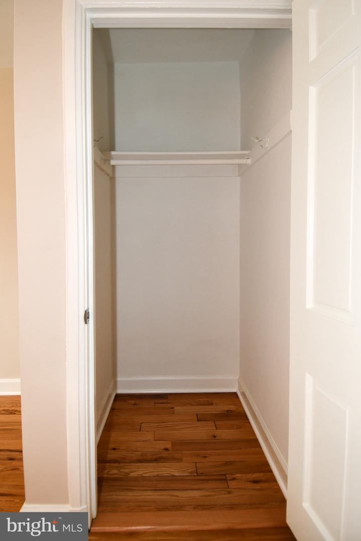 4437 S 36TH ST S #B1, ARLINGTON, Virginia 22206, 1 Bedroom Bedrooms, 4 Rooms Rooms,1 BathroomBathrooms,Residential,For sale,4437 S 36TH ST S #B1,VAAR2061750 MLS # VAAR2061750