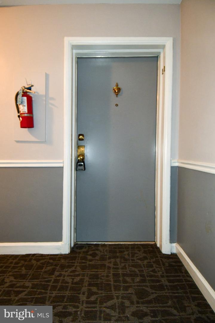 4437 S 36TH ST S #B1, ARLINGTON, Virginia 22206, 1 Bedroom Bedrooms, 4 Rooms Rooms,1 BathroomBathrooms,Residential,For sale,4437 S 36TH ST S #B1,VAAR2061750 MLS # VAAR2061750