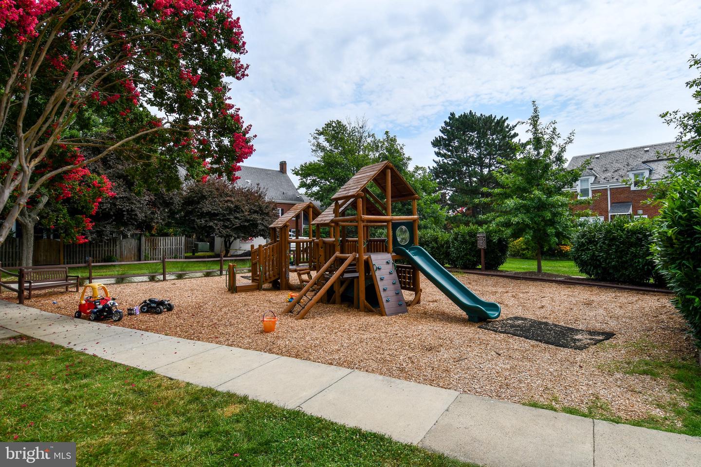 4437 S 36TH ST S #B1, ARLINGTON, Virginia 22206, 1 Bedroom Bedrooms, 4 Rooms Rooms,1 BathroomBathrooms,Residential,For sale,4437 S 36TH ST S #B1,VAAR2061750 MLS # VAAR2061750