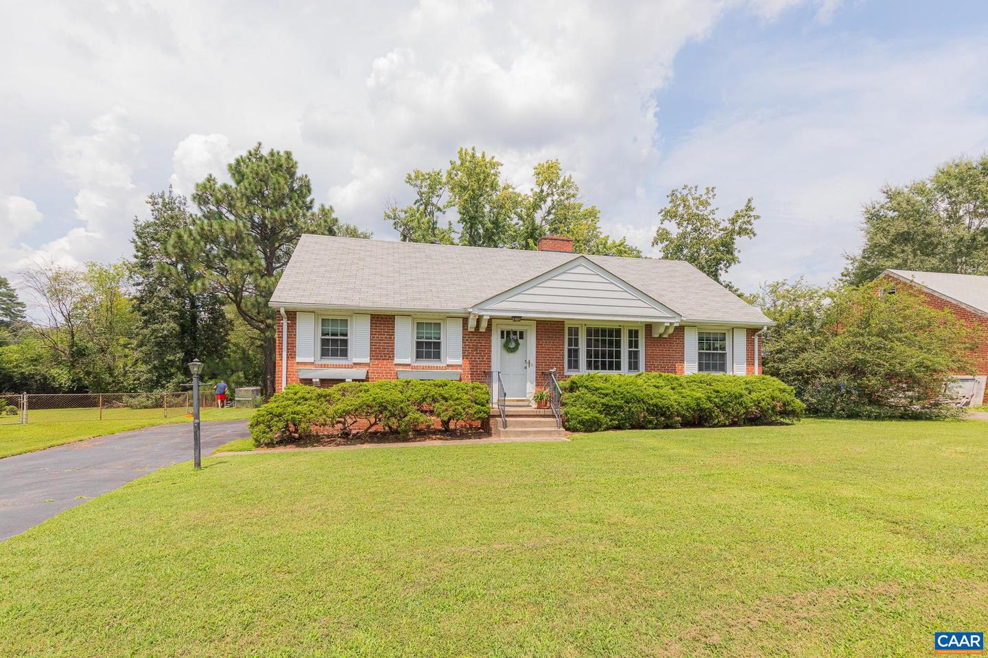 8728 HOLLY HILL RD, HENRICO, Virginia 23229, 3 Bedrooms Bedrooms, ,1 BathroomBathrooms,Residential,For sale,8728 HOLLY HILL RD,667344 MLS # 667344