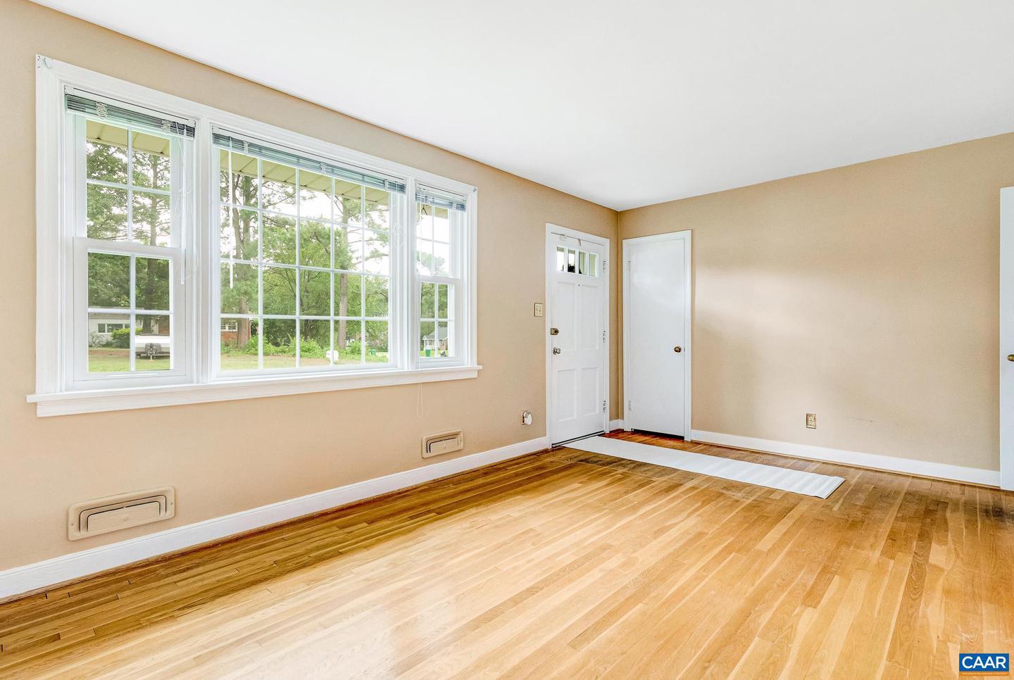 8728 HOLLY HILL RD, HENRICO, Virginia 23229, 3 Bedrooms Bedrooms, ,1 BathroomBathrooms,Residential,For sale,8728 HOLLY HILL RD,667344 MLS # 667344
