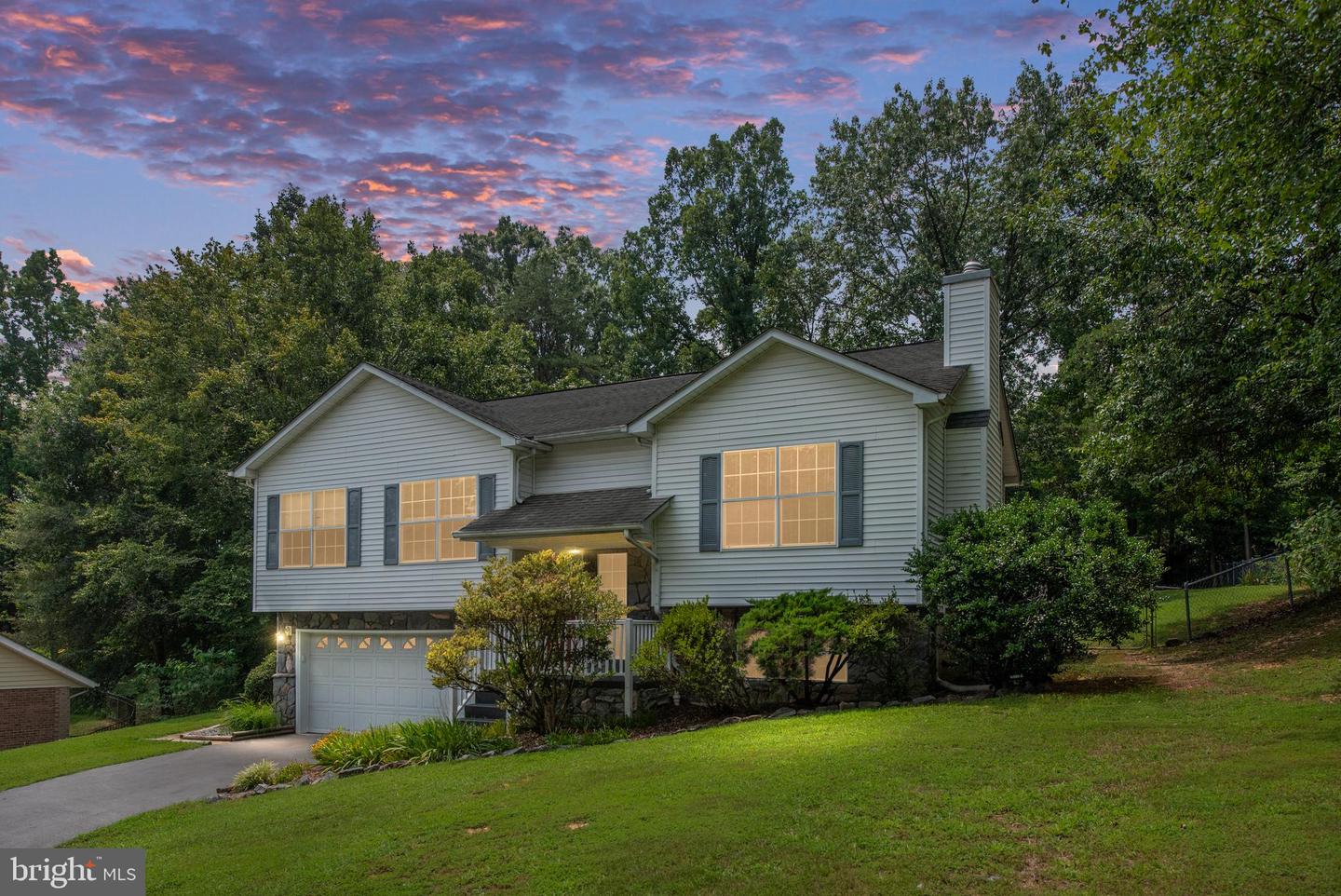 112 SPRINGWOOD DR, FREDERICKSBURG, Virginia 22401, 3 Bedrooms Bedrooms, 7 Rooms Rooms,2 BathroomsBathrooms,Residential,For sale,112 SPRINGWOOD DR,VAFB2008712 MLS # VAFB2008712