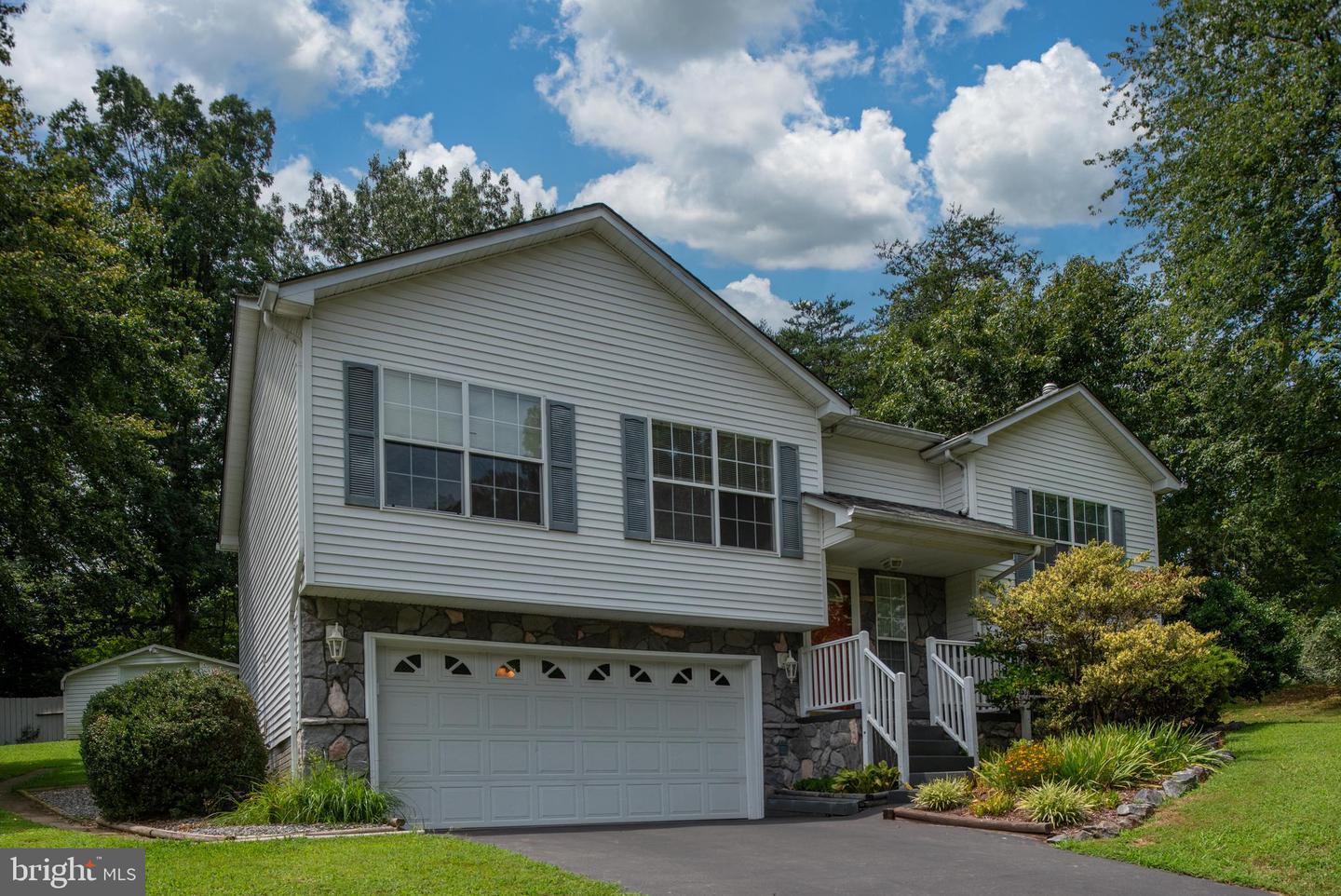 112 SPRINGWOOD DR, FREDERICKSBURG, Virginia 22401, 3 Bedrooms Bedrooms, 7 Rooms Rooms,2 BathroomsBathrooms,Residential,For sale,112 SPRINGWOOD DR,VAFB2008712 MLS # VAFB2008712