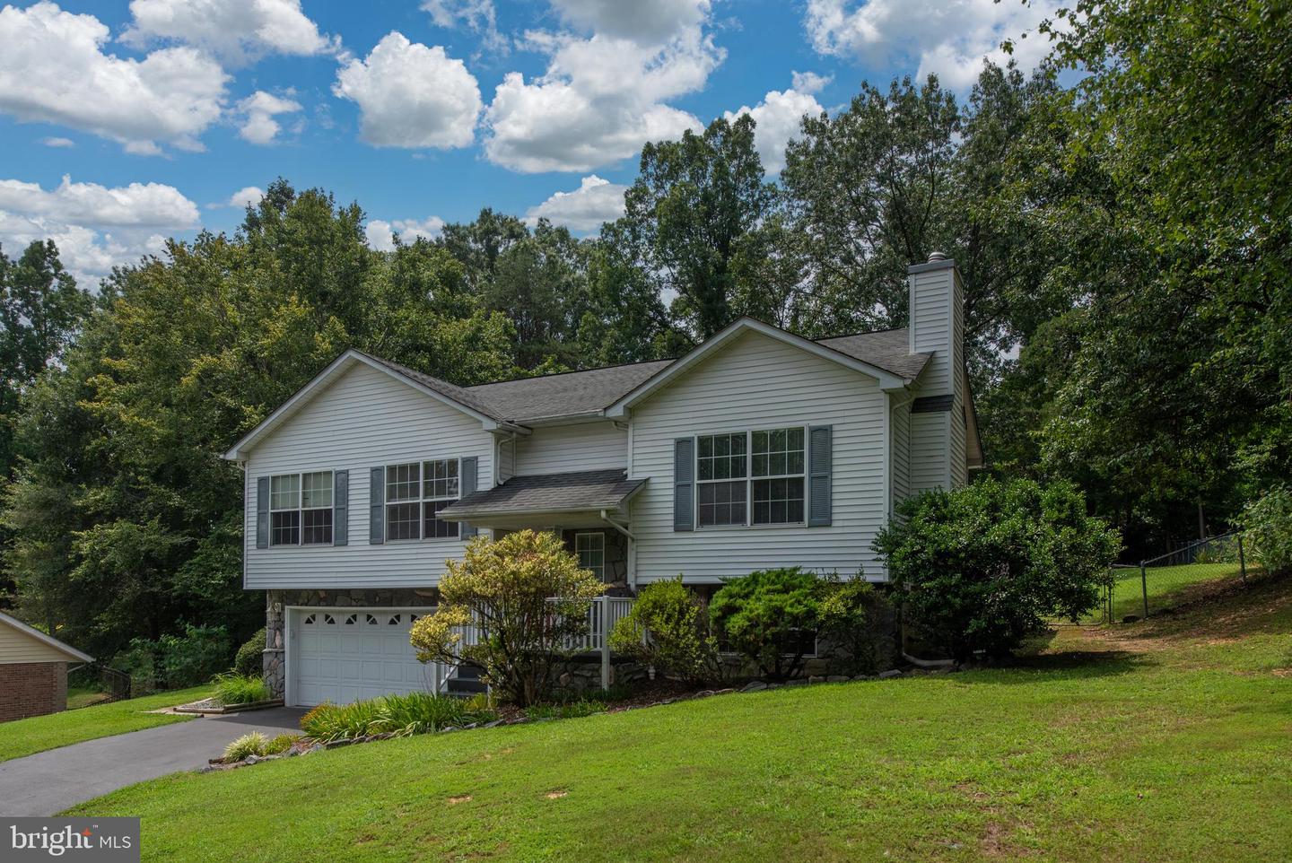 112 SPRINGWOOD DR, FREDERICKSBURG, Virginia 22401, 3 Bedrooms Bedrooms, 7 Rooms Rooms,2 BathroomsBathrooms,Residential,For sale,112 SPRINGWOOD DR,VAFB2008712 MLS # VAFB2008712