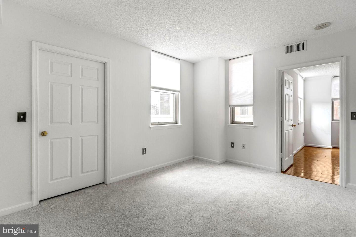 3830 9TH ST N #409E, ARLINGTON, Virginia 22203, 2 Bedrooms Bedrooms, ,2 BathroomsBathrooms,Residential,For sale,3830 9TH ST N #409E,VAAR2061708 MLS # VAAR2061708