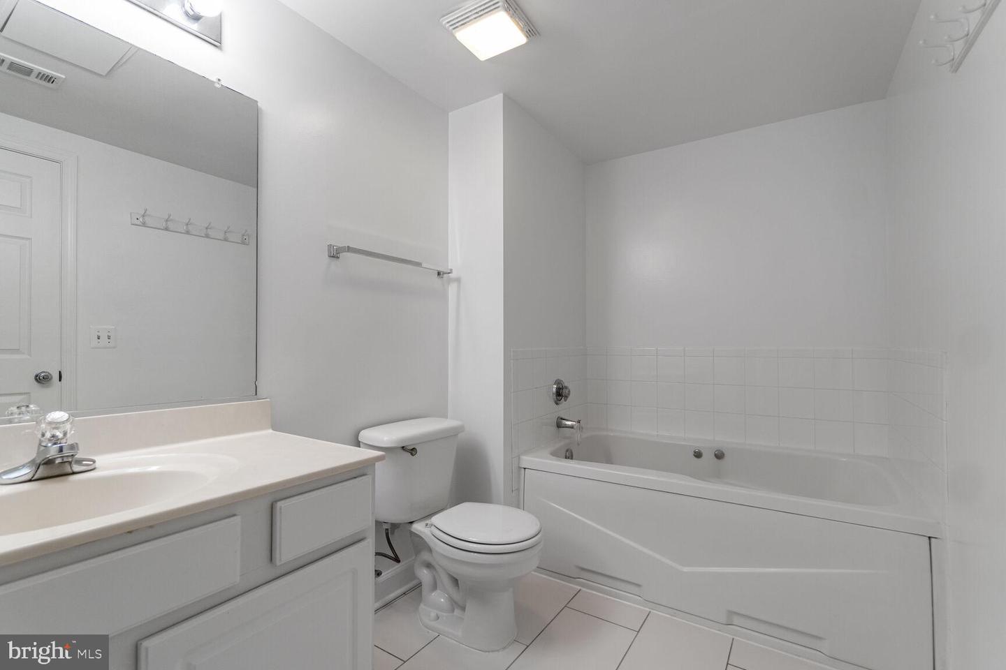 3830 9TH ST N #409E, ARLINGTON, Virginia 22203, 2 Bedrooms Bedrooms, ,2 BathroomsBathrooms,Residential,For sale,3830 9TH ST N #409E,VAAR2061708 MLS # VAAR2061708