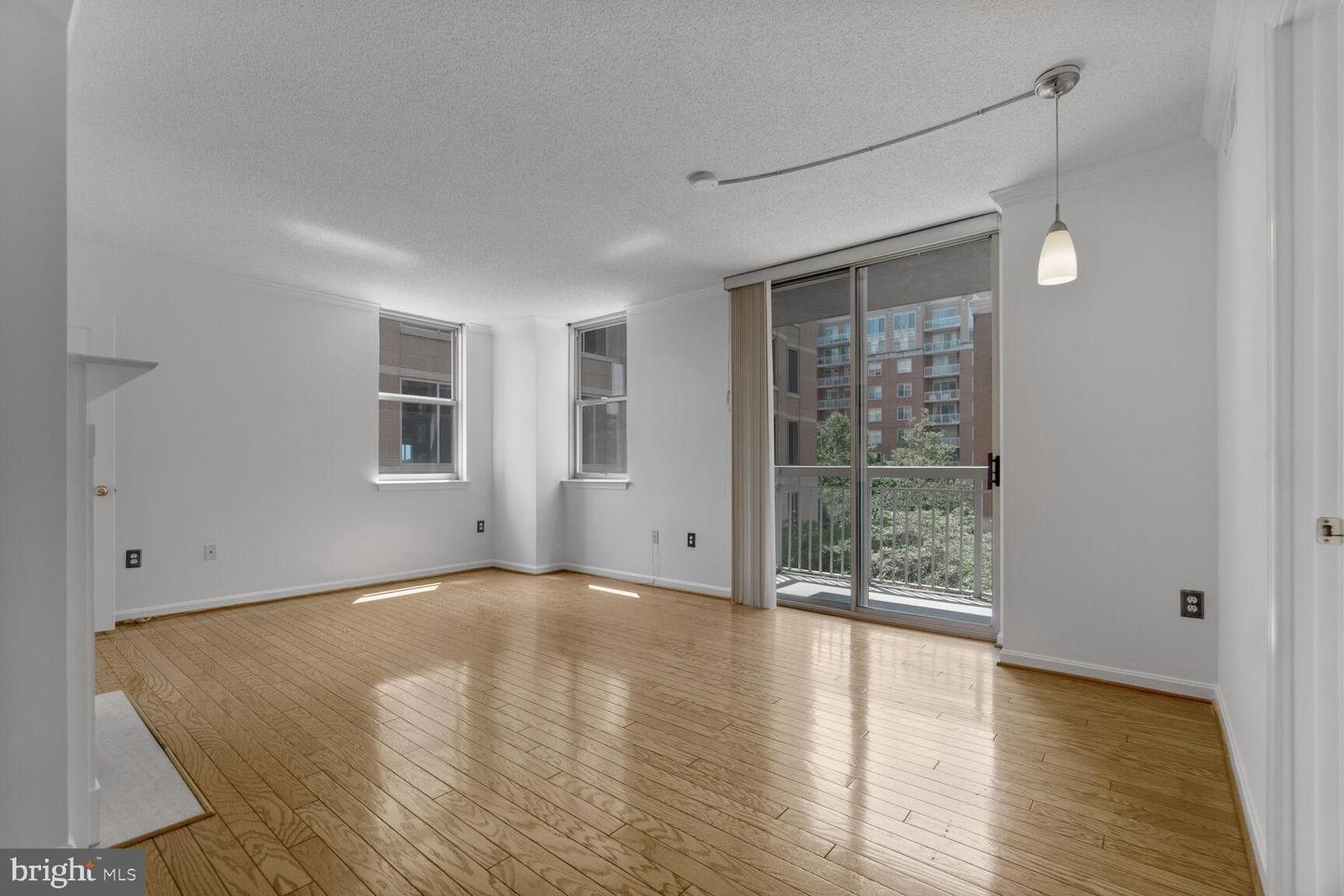 3830 9TH ST N #409E, ARLINGTON, Virginia 22203, 2 Bedrooms Bedrooms, ,2 BathroomsBathrooms,Residential,For sale,3830 9TH ST N #409E,VAAR2061708 MLS # VAAR2061708