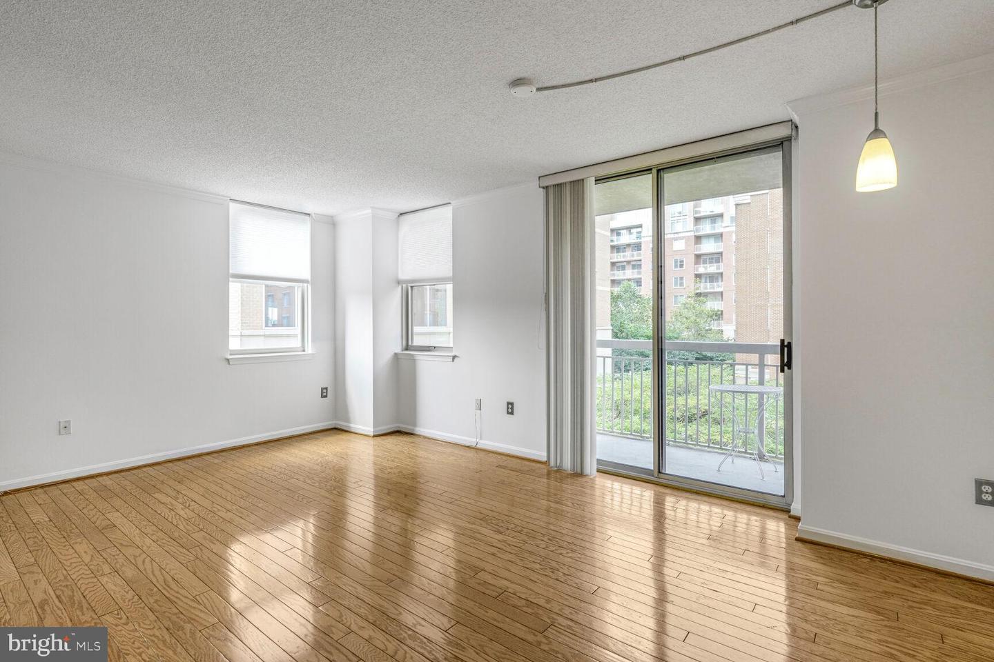 3830 9TH ST N #409E, ARLINGTON, Virginia 22203, 2 Bedrooms Bedrooms, ,2 BathroomsBathrooms,Residential,For sale,3830 9TH ST N #409E,VAAR2061708 MLS # VAAR2061708