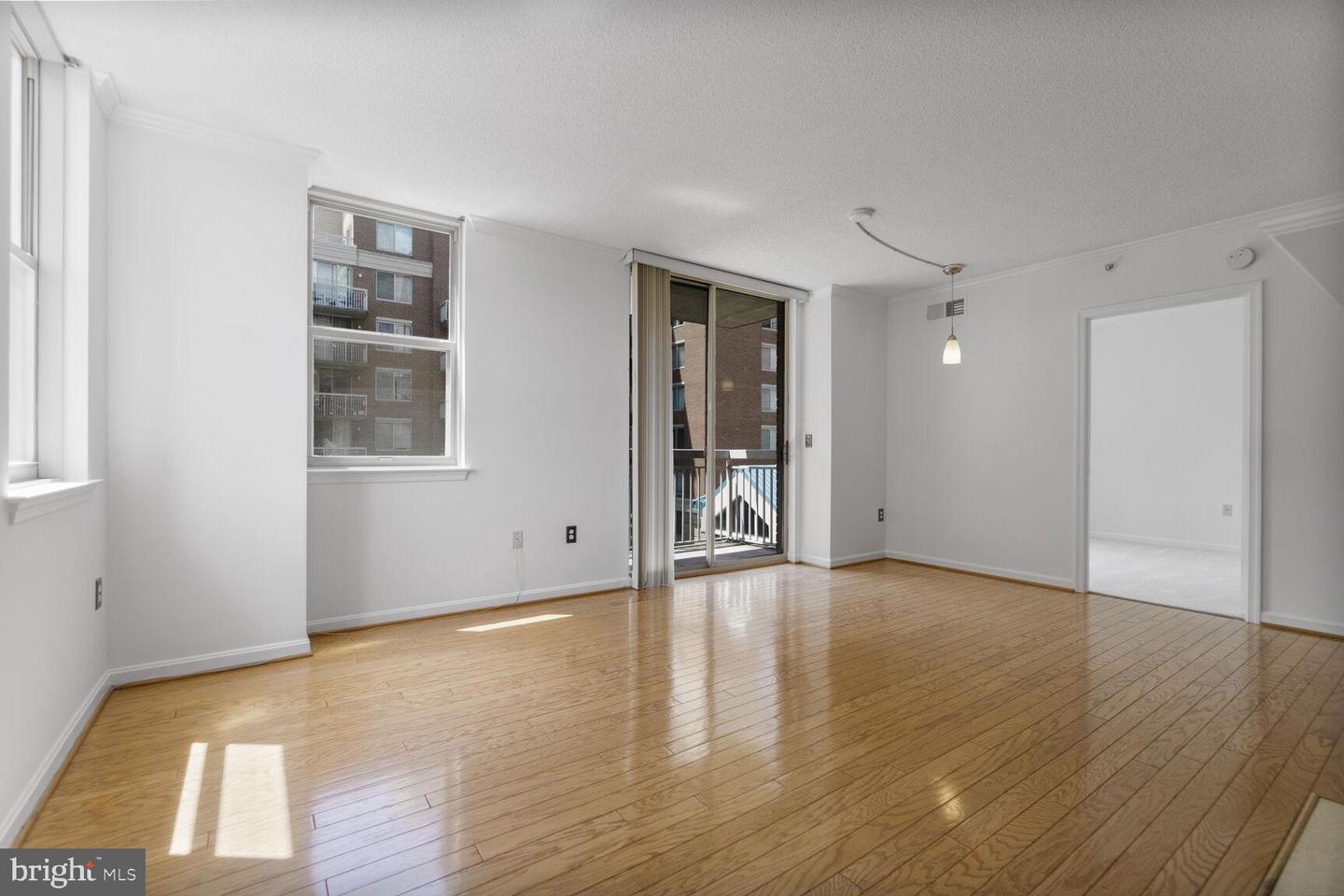 3830 9TH ST N #409E, ARLINGTON, Virginia 22203, 2 Bedrooms Bedrooms, ,2 BathroomsBathrooms,Residential,For sale,3830 9TH ST N #409E,VAAR2061708 MLS # VAAR2061708