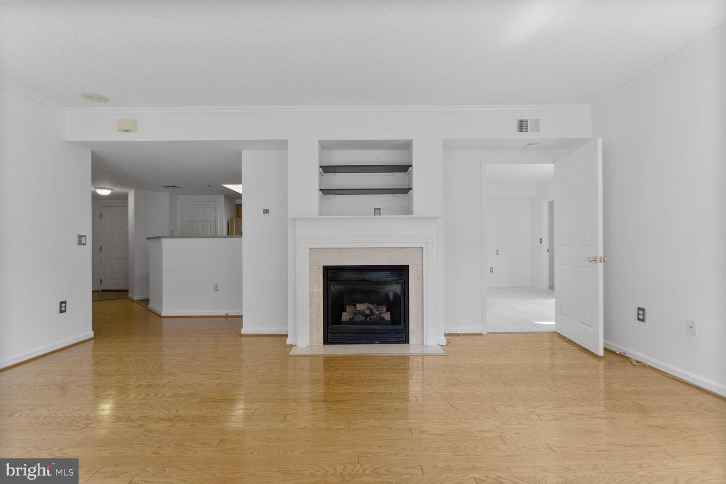 3830 9TH ST N #409E, ARLINGTON, Virginia 22203, 2 Bedrooms Bedrooms, ,2 BathroomsBathrooms,Residential,For sale,3830 9TH ST N #409E,VAAR2061708 MLS # VAAR2061708