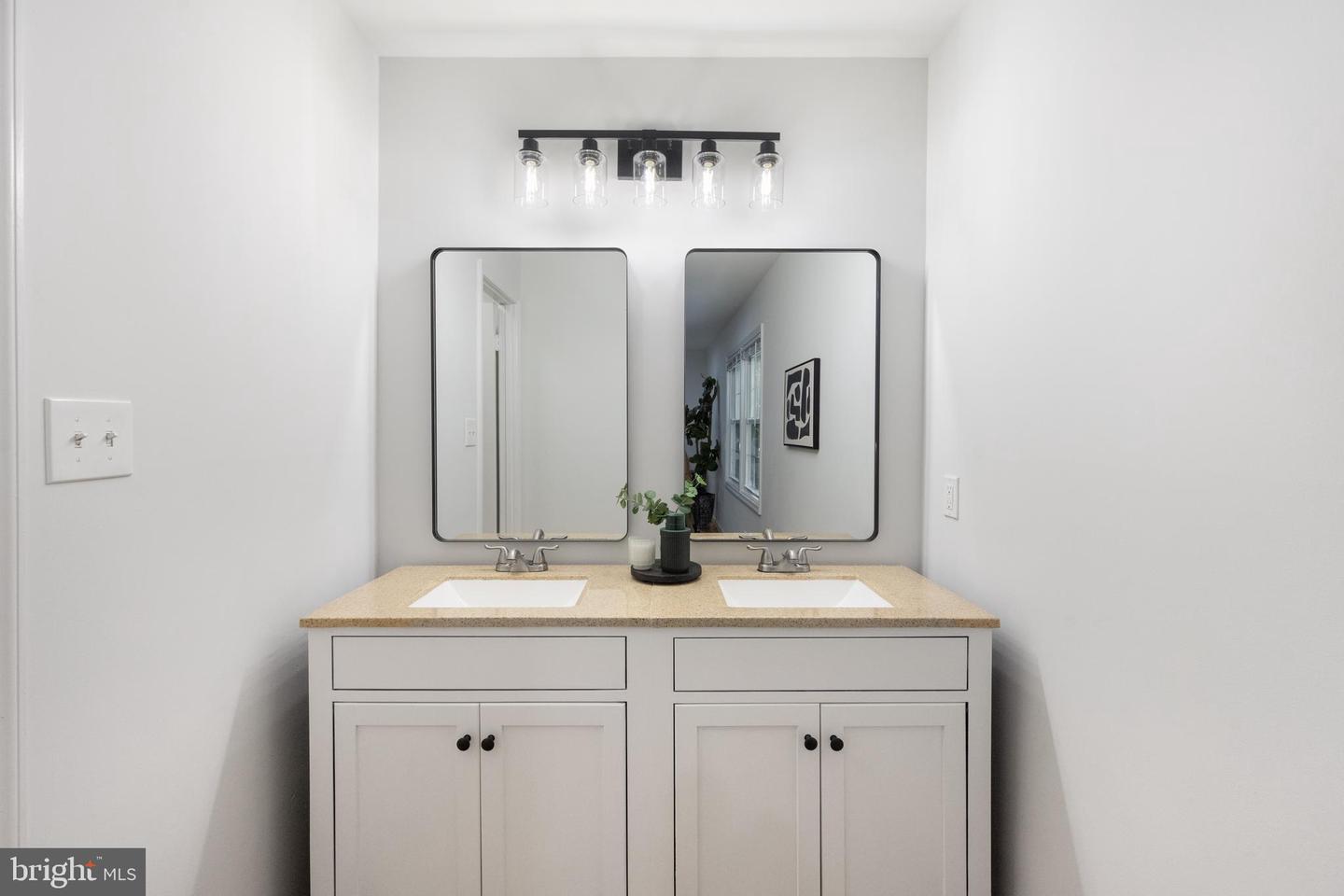 6410 WYNGATE DR, SPRINGFIELD, Virginia 22152, 6 Bedrooms Bedrooms, 15 Rooms Rooms,3 BathroomsBathrooms,Residential,For sale,6410 WYNGATE DR,VAFX2259122 MLS # VAFX2259122