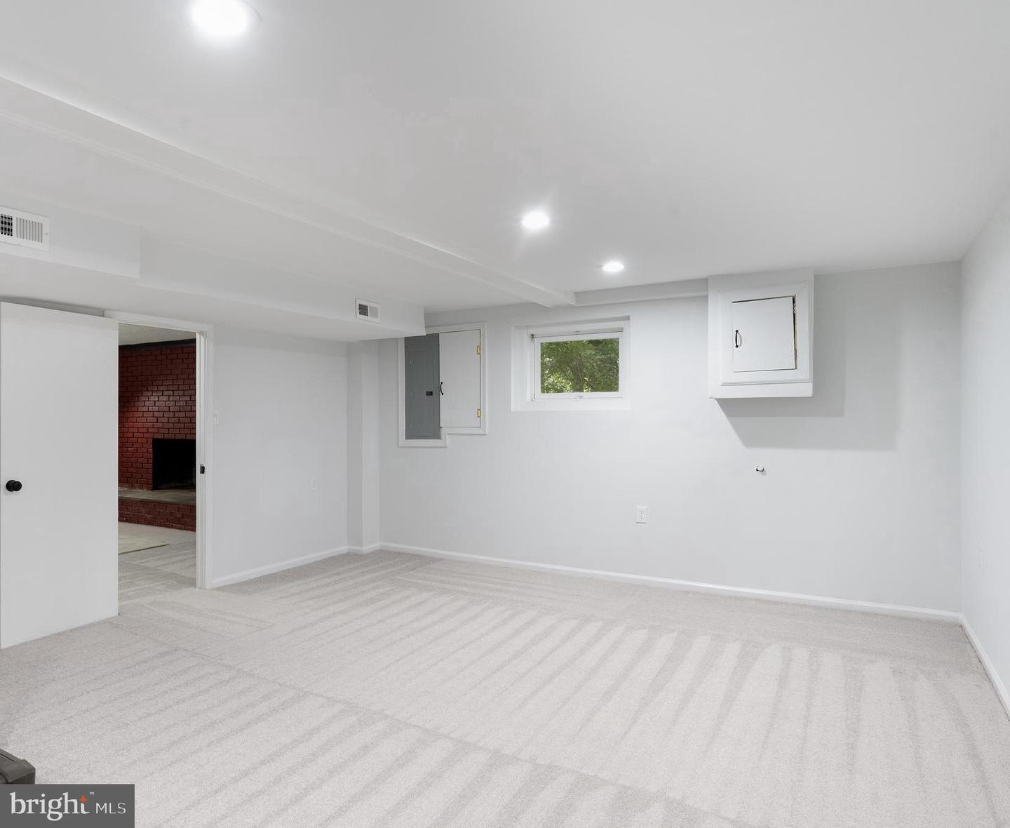 6410 WYNGATE DR, SPRINGFIELD, Virginia 22152, 6 Bedrooms Bedrooms, 15 Rooms Rooms,3 BathroomsBathrooms,Residential,For sale,6410 WYNGATE DR,VAFX2259122 MLS # VAFX2259122