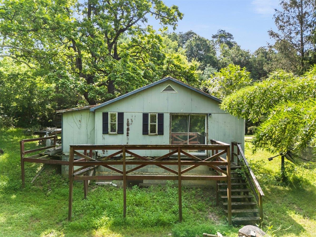 33 OLD GOOSE CREEK RD, STAUNTON, Virginia 24401, 2 Bedrooms Bedrooms, ,1 BathroomBathrooms,Residential,33 OLD GOOSE CREEK RD,667489 MLS # 667489