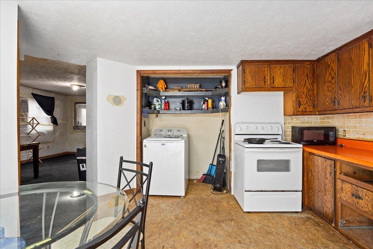 33 OLD GOOSE CREEK RD, STAUNTON, Virginia 24401, 2 Bedrooms Bedrooms, ,1 BathroomBathrooms,Residential,33 OLD GOOSE CREEK RD,667489 MLS # 667489