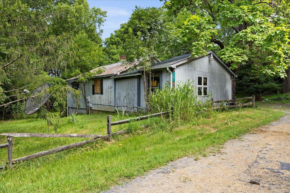 33 OLD GOOSE CREEK RD, STAUNTON, Virginia 24401, 2 Bedrooms Bedrooms, ,1 BathroomBathrooms,Residential,33 OLD GOOSE CREEK RD,667489 MLS # 667489