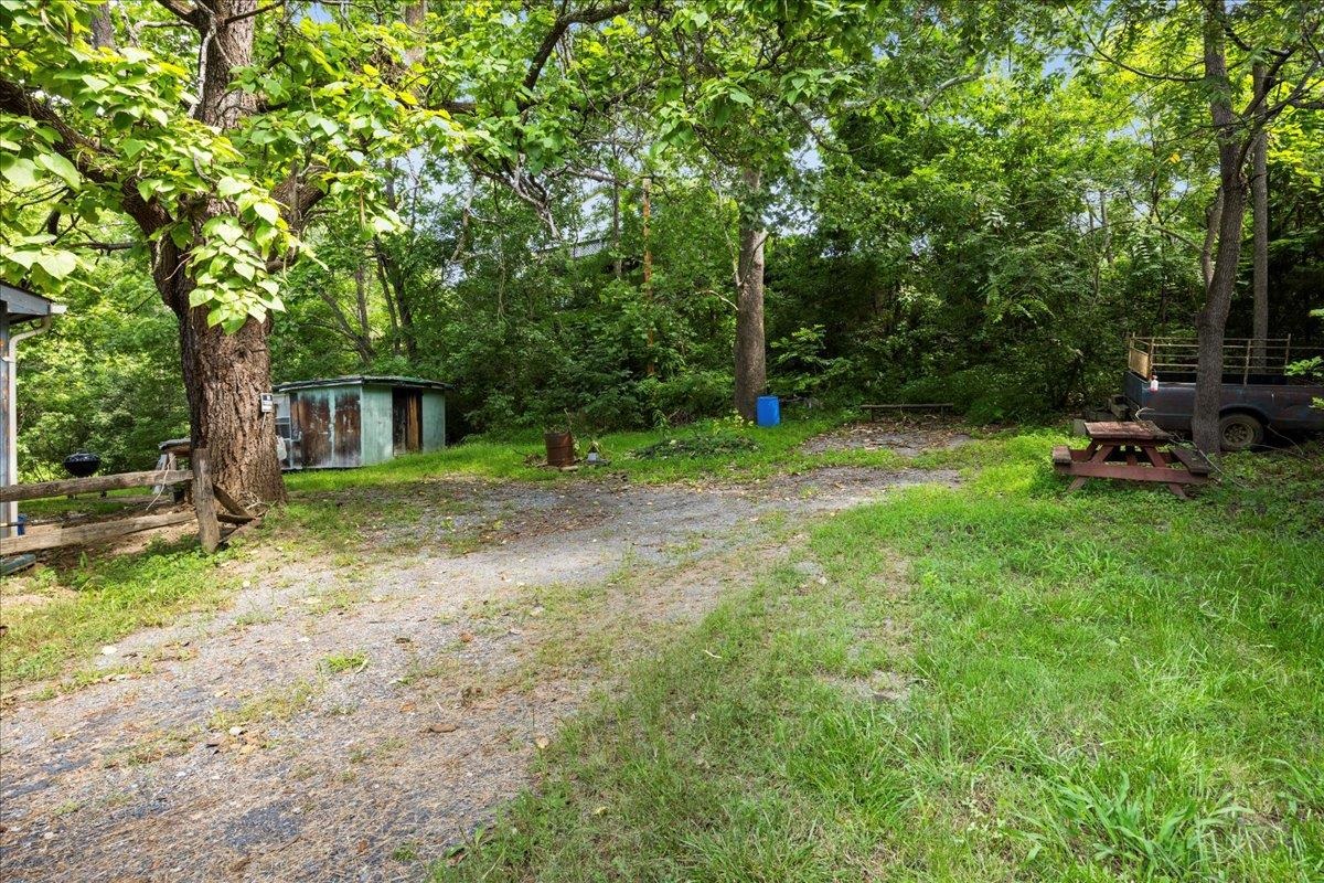 33 OLD GOOSE CREEK RD, STAUNTON, Virginia 24401, 2 Bedrooms Bedrooms, ,1 BathroomBathrooms,Residential,33 OLD GOOSE CREEK RD,667489 MLS # 667489
