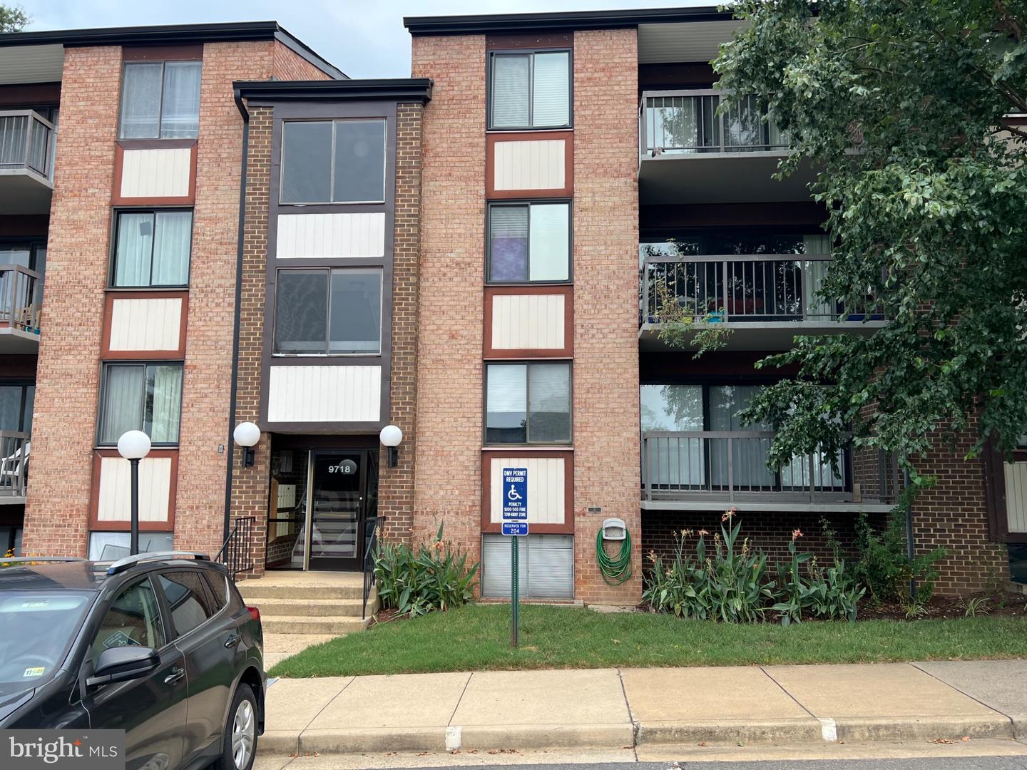 9718 KINGSBRIDGE #1, FAIRFAX, Virginia 22031, 1 Bedroom Bedrooms, 2 Rooms Rooms,1 BathroomBathrooms,Residential,For sale,9718 KINGSBRIDGE #1,VAFX2259062 MLS # VAFX2259062