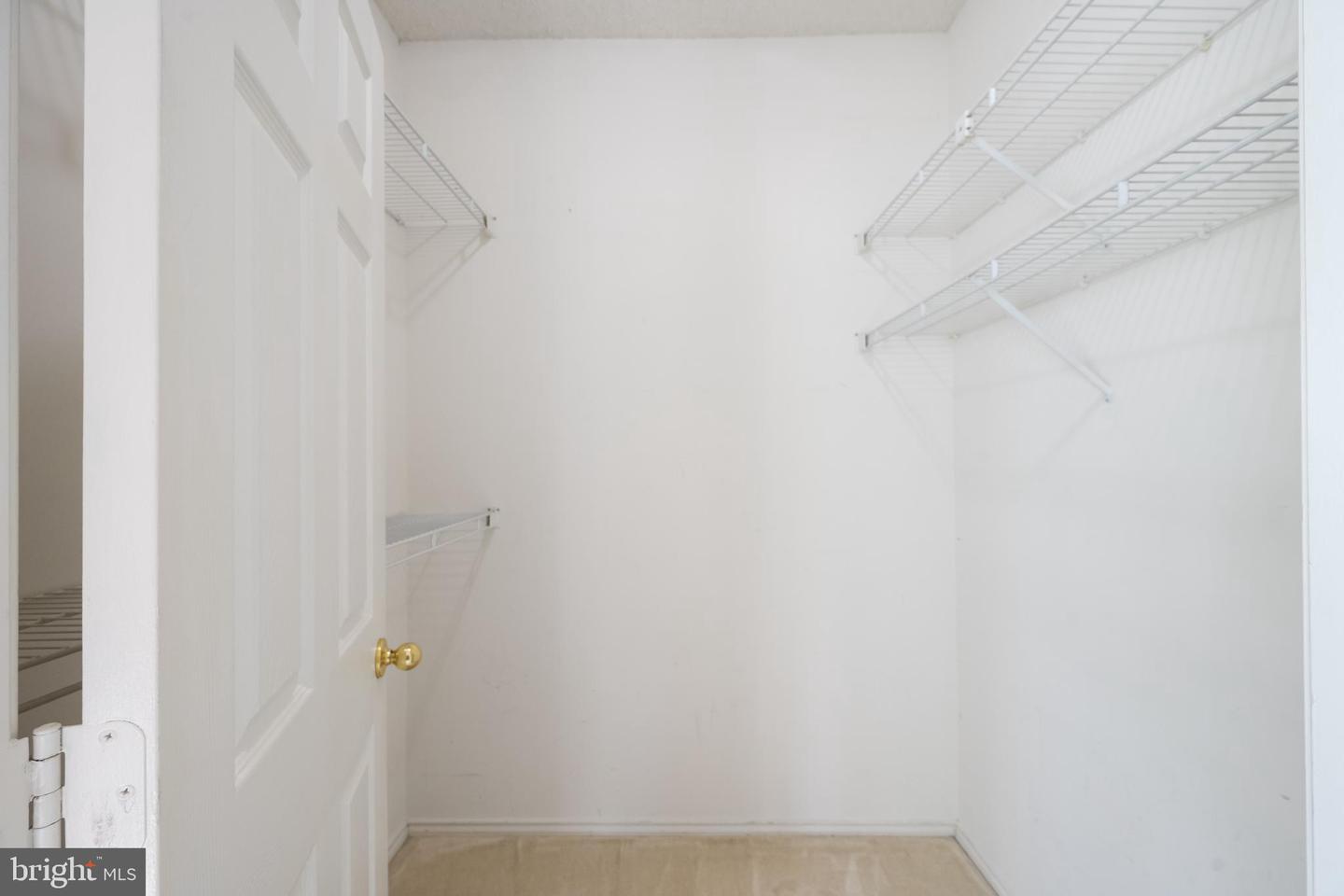 13081 AUTUMN WOODS WAY #203, FAIRFAX, Virginia 22033, 2 Bedrooms Bedrooms, ,2 BathroomsBathrooms,Residential,For sale,13081 AUTUMN WOODS WAY #203,VAFX2259118 MLS # VAFX2259118