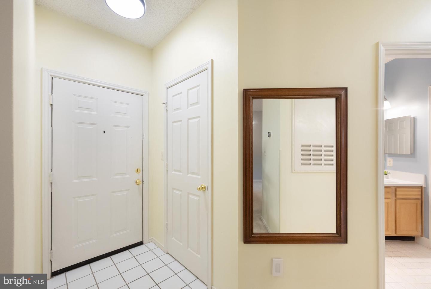 13081 AUTUMN WOODS WAY #203, FAIRFAX, Virginia 22033, 2 Bedrooms Bedrooms, ,2 BathroomsBathrooms,Residential,For sale,13081 AUTUMN WOODS WAY #203,VAFX2259118 MLS # VAFX2259118