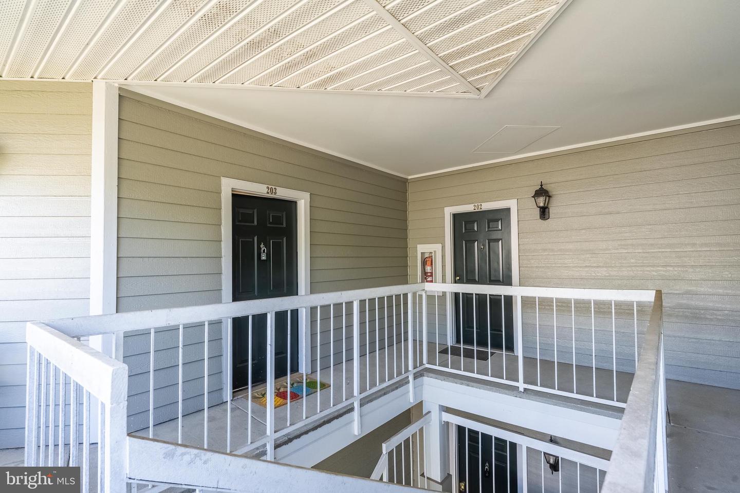 13081 AUTUMN WOODS WAY #203, FAIRFAX, Virginia 22033, 2 Bedrooms Bedrooms, ,2 BathroomsBathrooms,Residential,For sale,13081 AUTUMN WOODS WAY #203,VAFX2259118 MLS # VAFX2259118