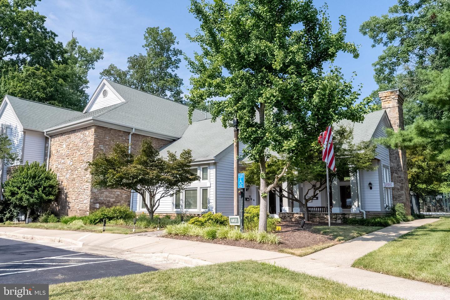 13081 AUTUMN WOODS WAY #203, FAIRFAX, Virginia 22033, 2 Bedrooms Bedrooms, ,2 BathroomsBathrooms,Residential,For sale,13081 AUTUMN WOODS WAY #203,VAFX2259118 MLS # VAFX2259118