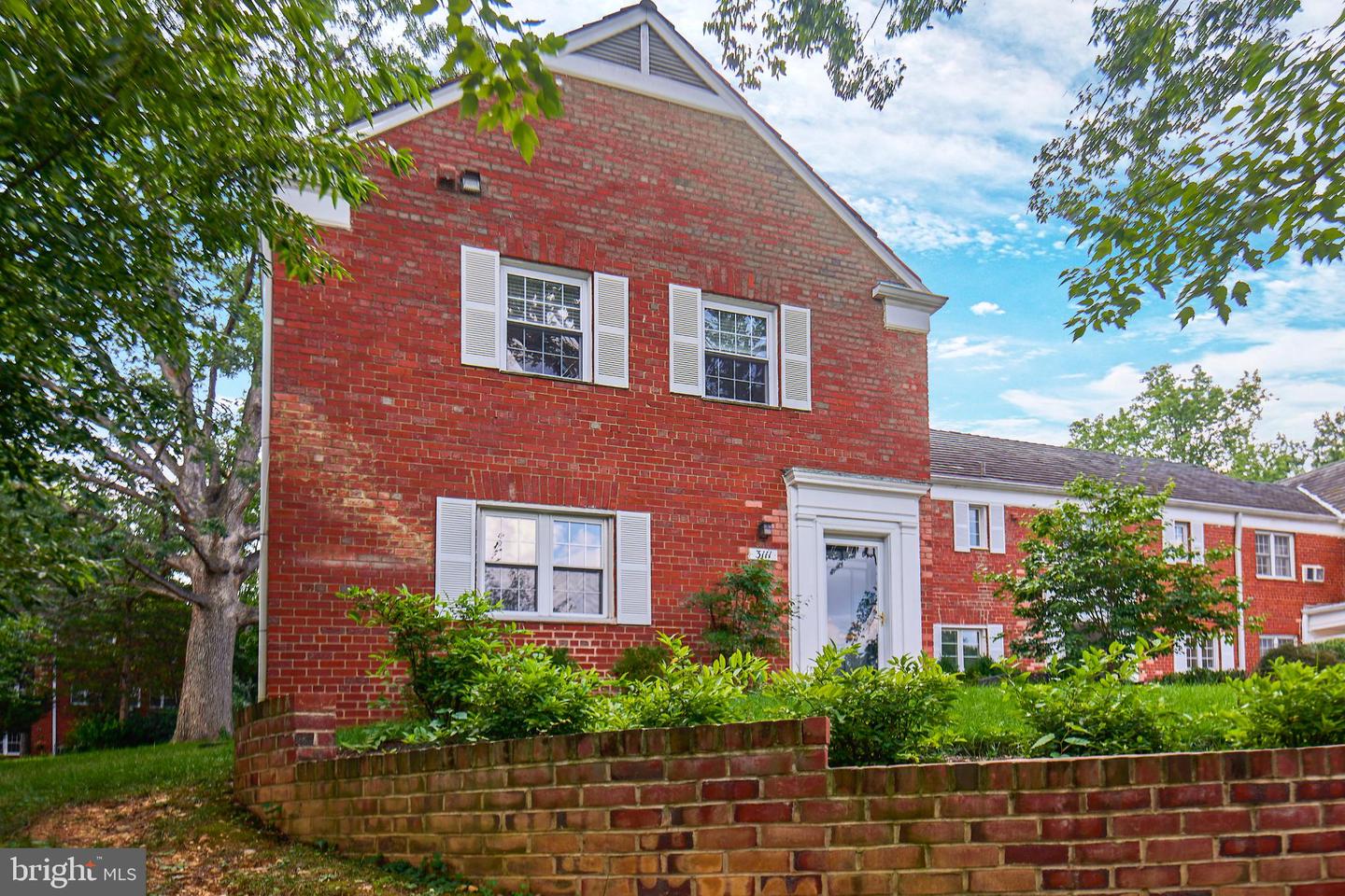 3111 VALLEY DR, ALEXANDRIA, Virginia 22302, 1 Bedroom Bedrooms, 5 Rooms Rooms,1 BathroomBathrooms,Residential,For sale,3111 VALLEY DR,VAAX2048174 MLS # VAAX2048174