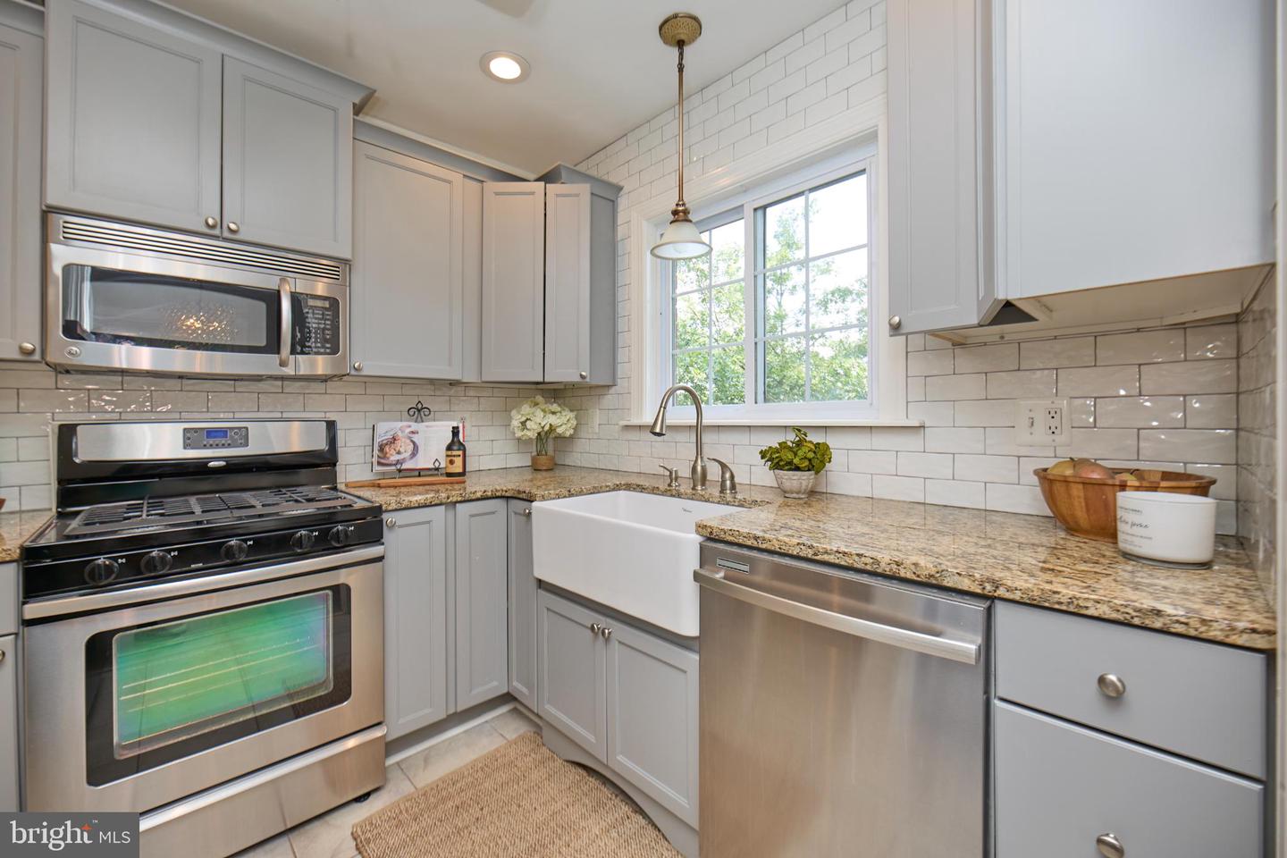 3111 VALLEY DR, ALEXANDRIA, Virginia 22302, 1 Bedroom Bedrooms, 5 Rooms Rooms,1 BathroomBathrooms,Residential,For sale,3111 VALLEY DR,VAAX2048174 MLS # VAAX2048174